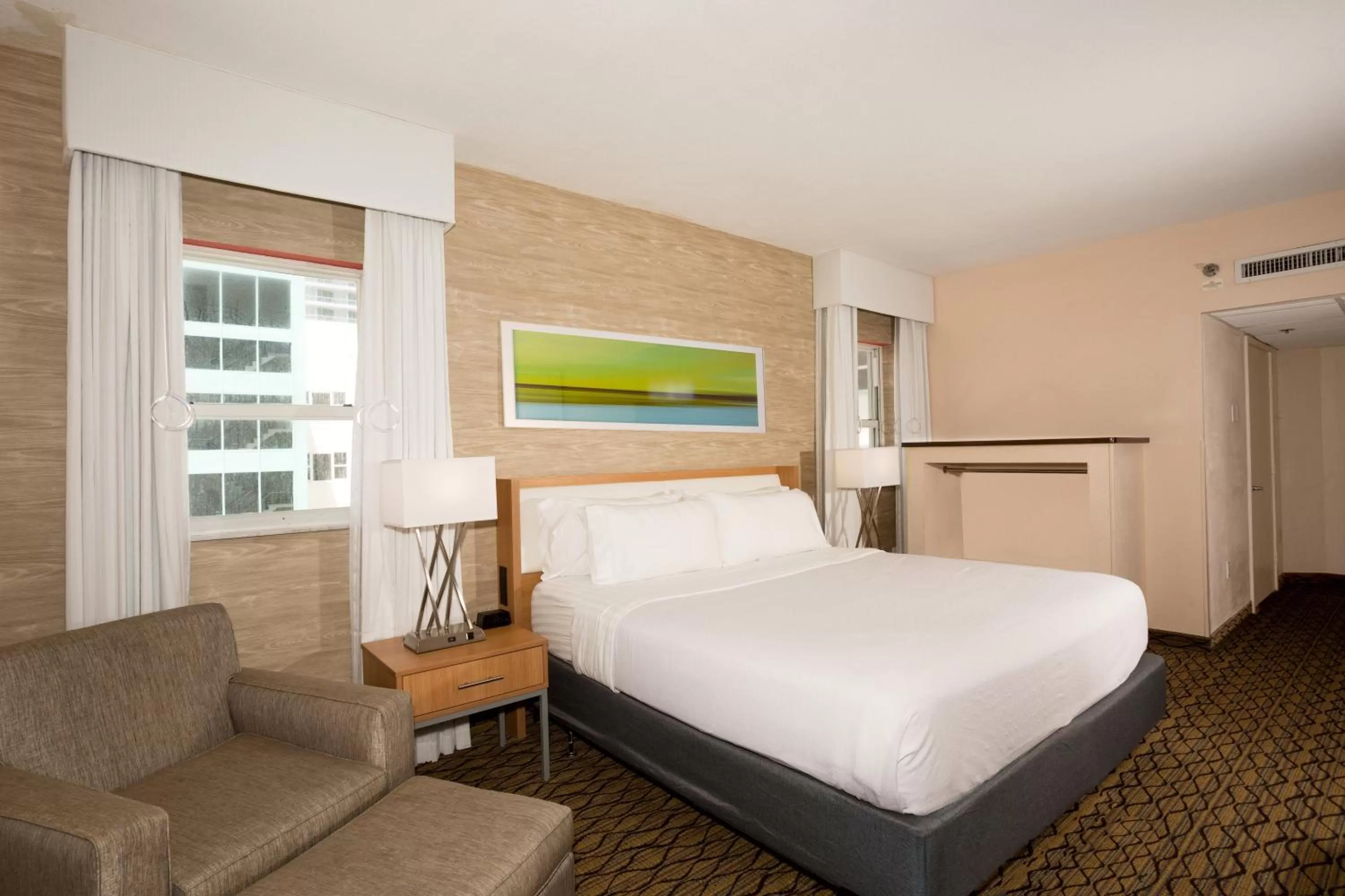 Photo of the whole room, Bed in Holiday Inn Miami Beach-Oceanfront by IHG