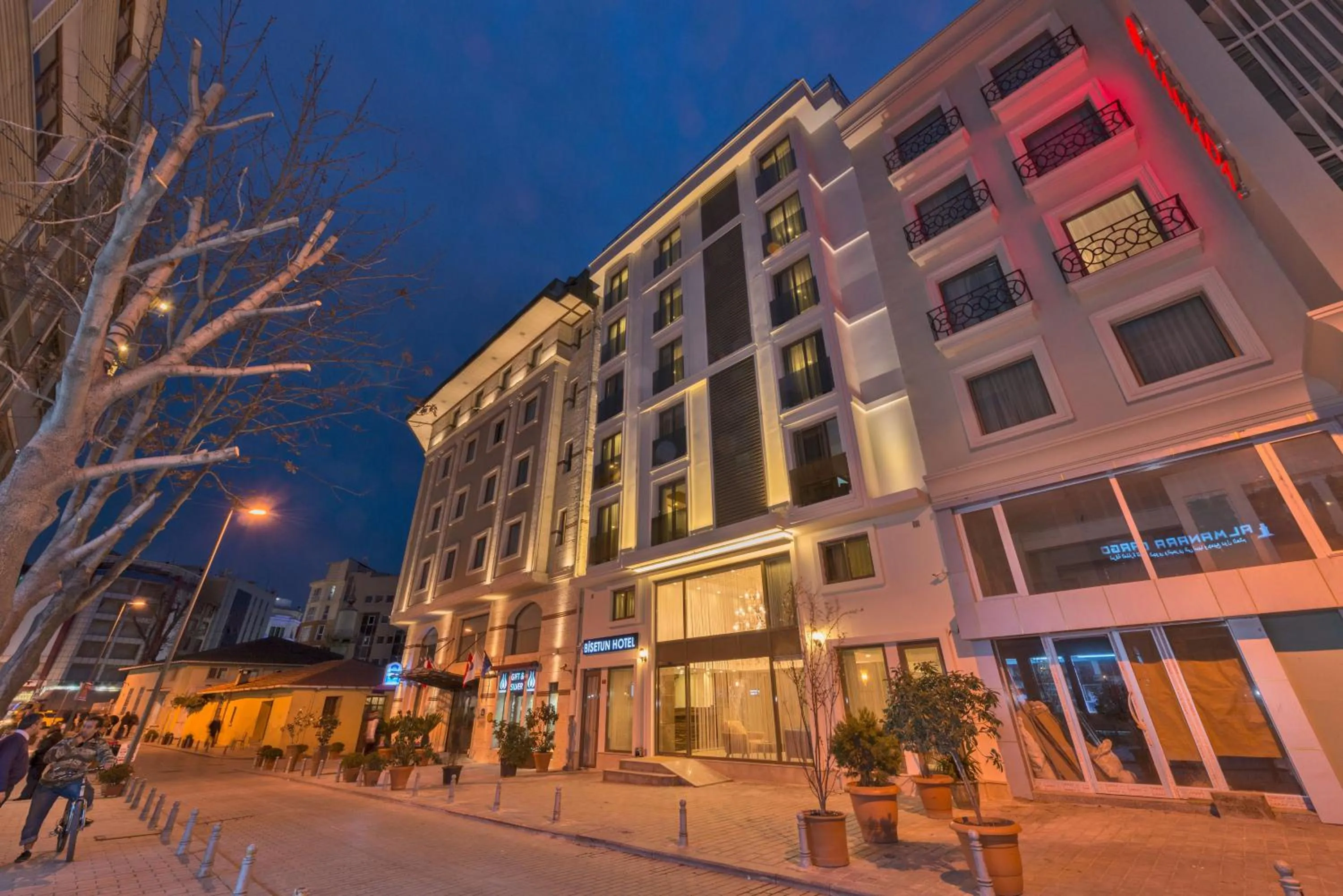 Area and facilities in Bisetun Hotel