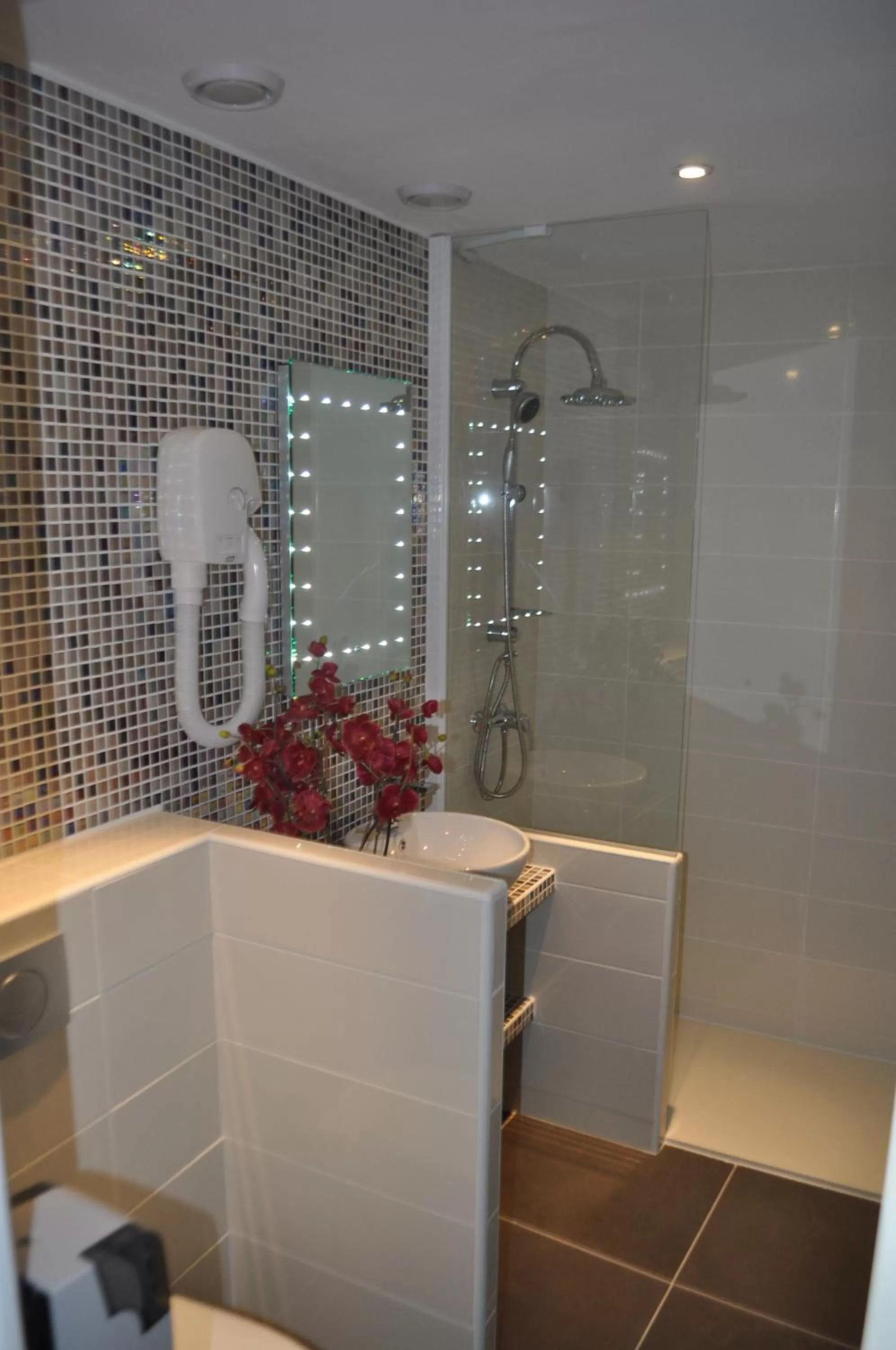 Bathroom in Hôtel Restaurant de l'Ecu