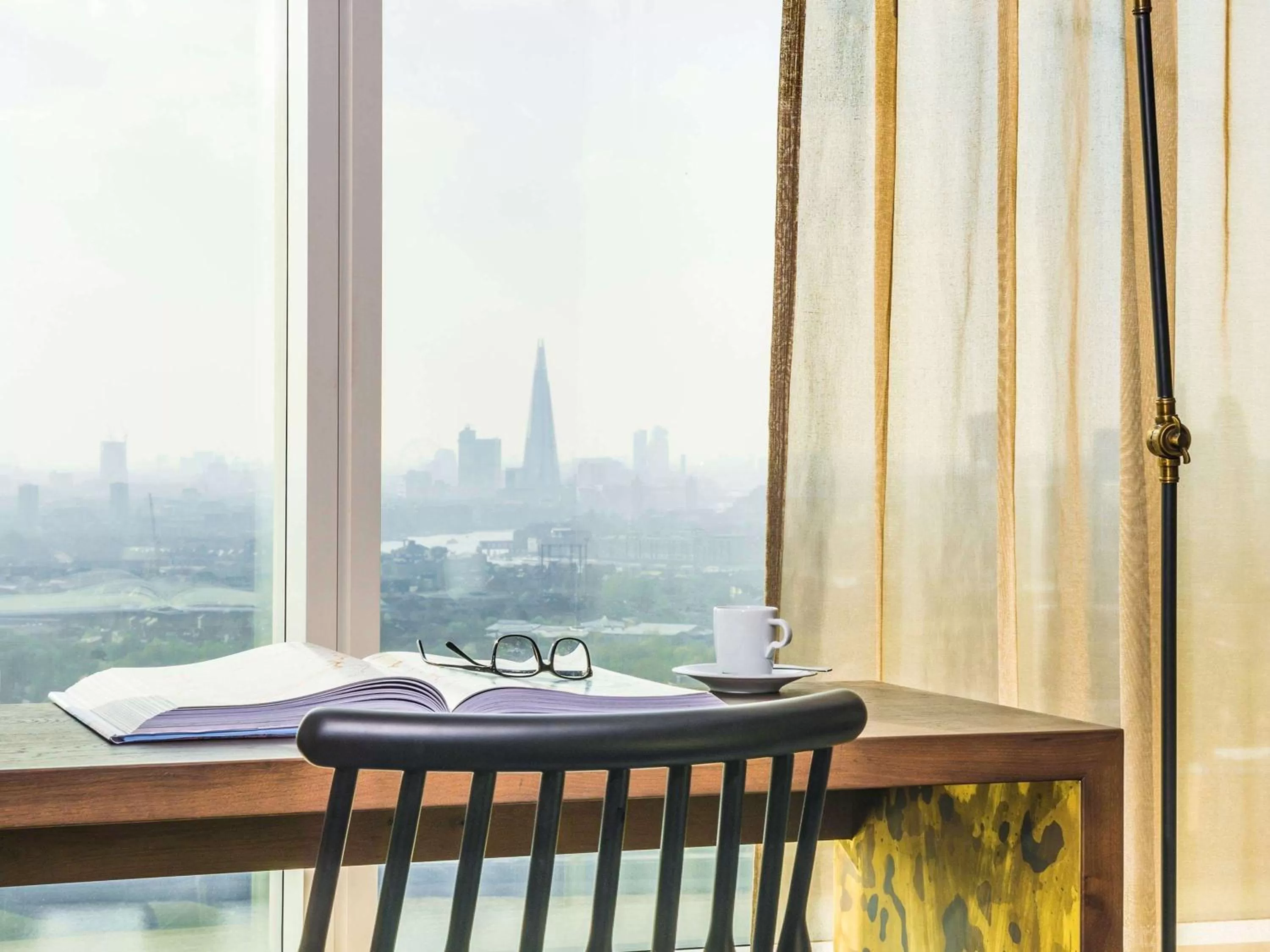 Photo of the whole room in Novotel London Canary Wharf