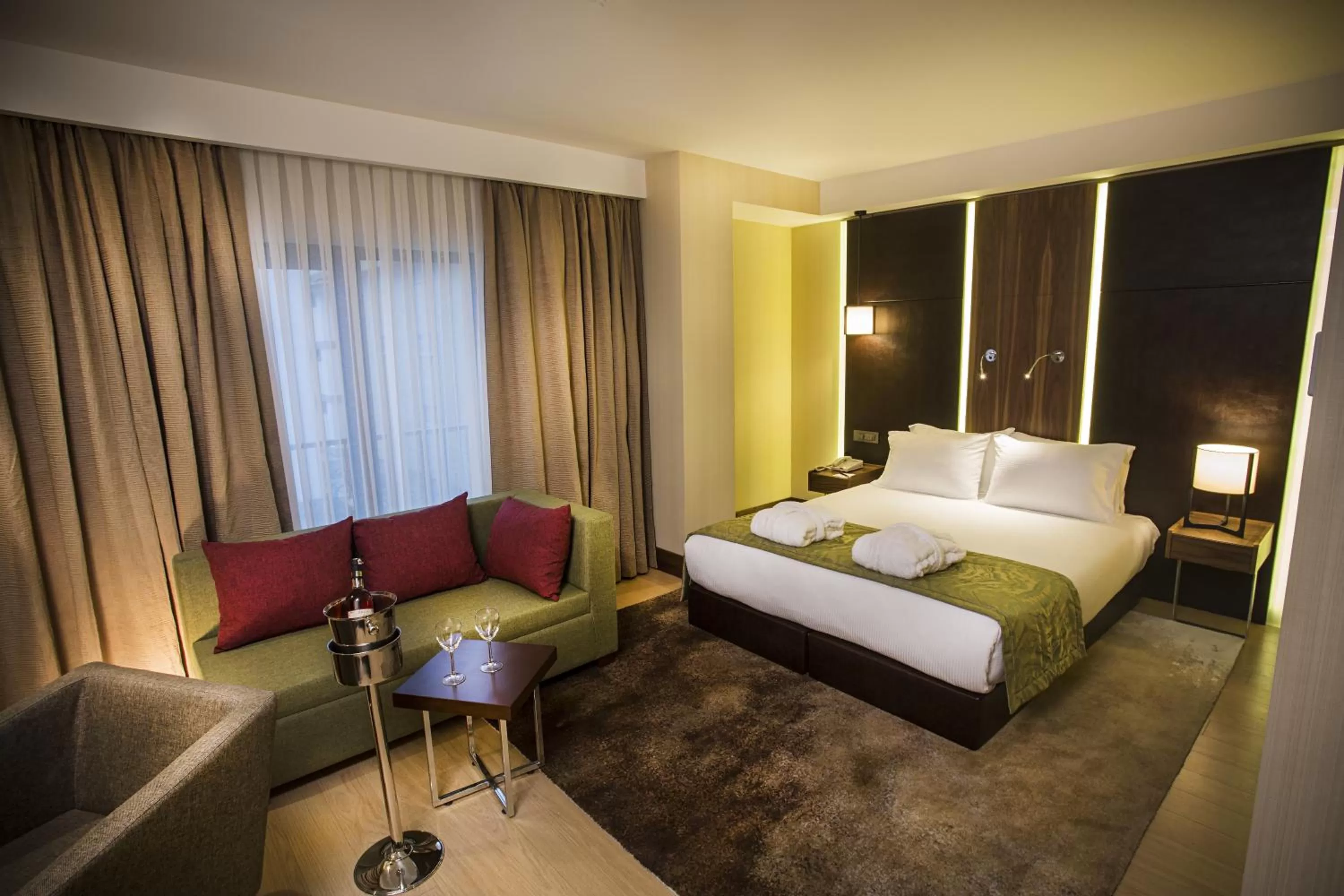 Living room, Bed in Ramada by Wyndham Istanbul Florya