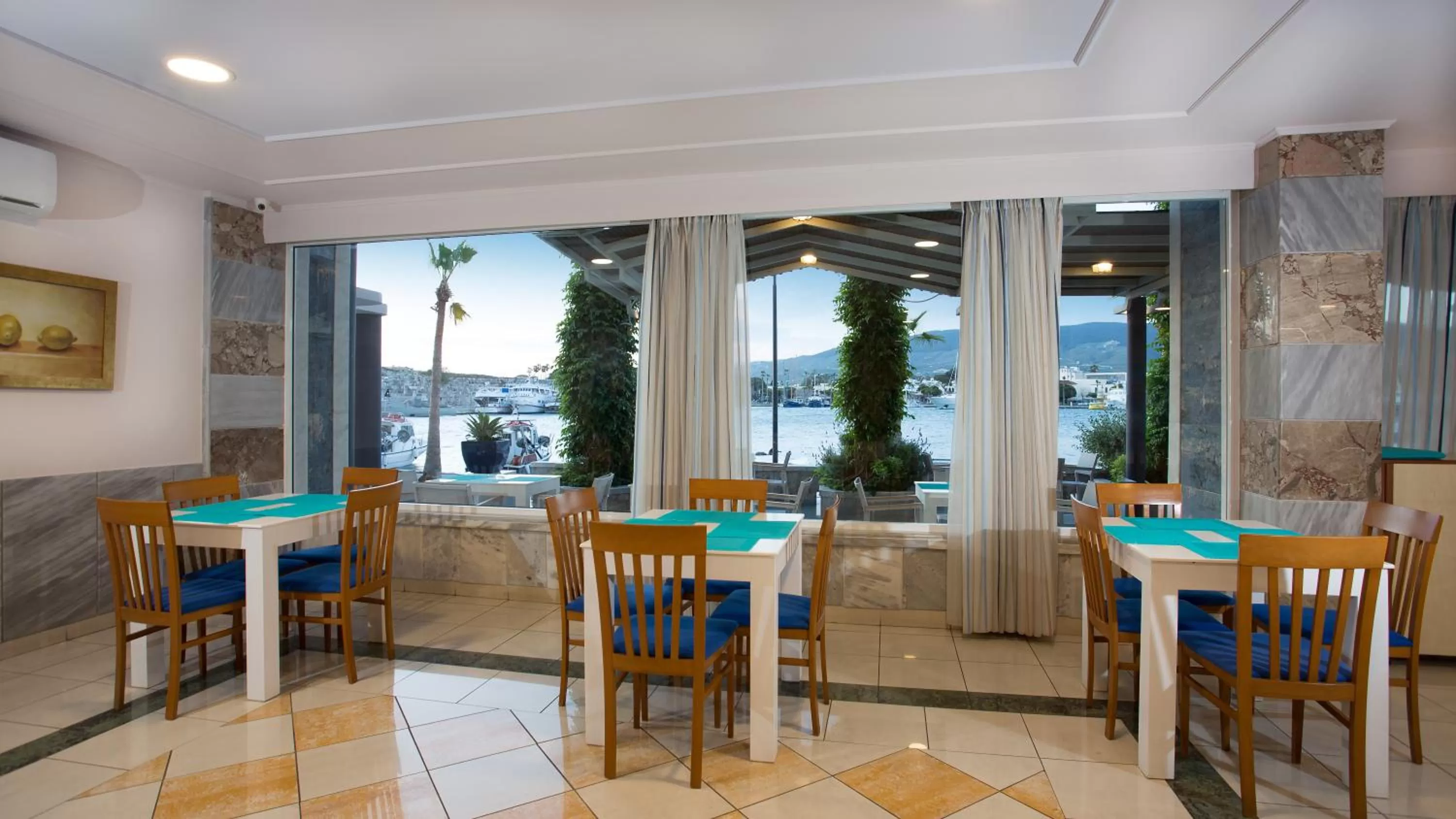 Restaurant/places to eat in Kosta Palace