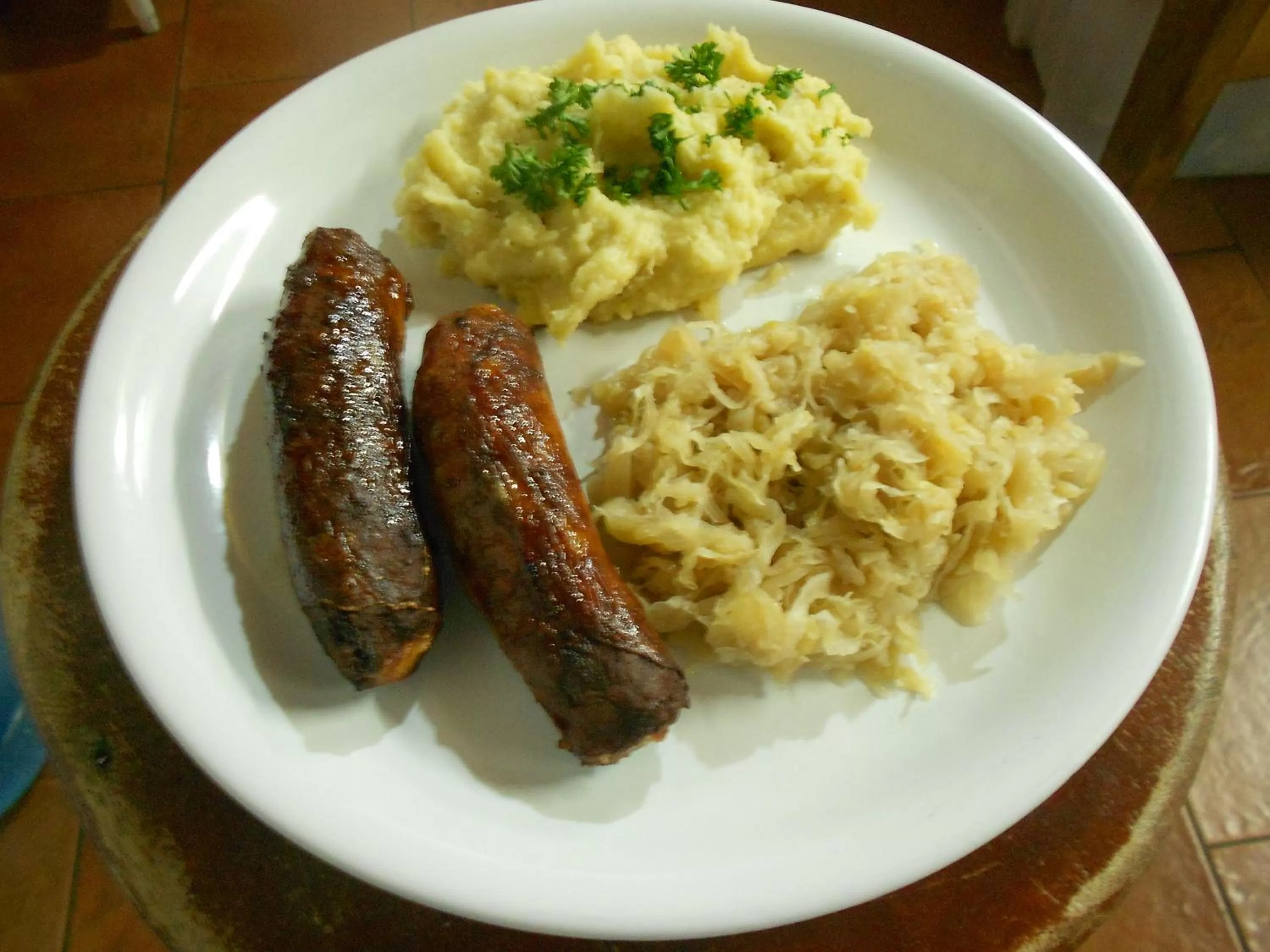 Restaurant/places to eat in Rainbow Village