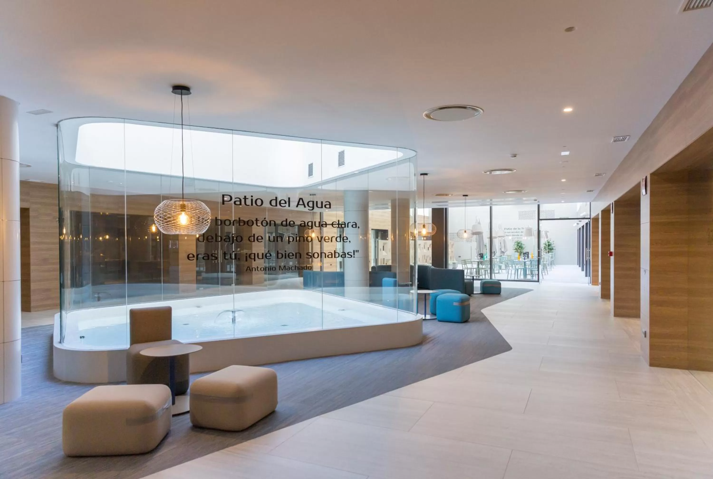 Inner courtyard view in Hotel Macià Sevilla Kubb