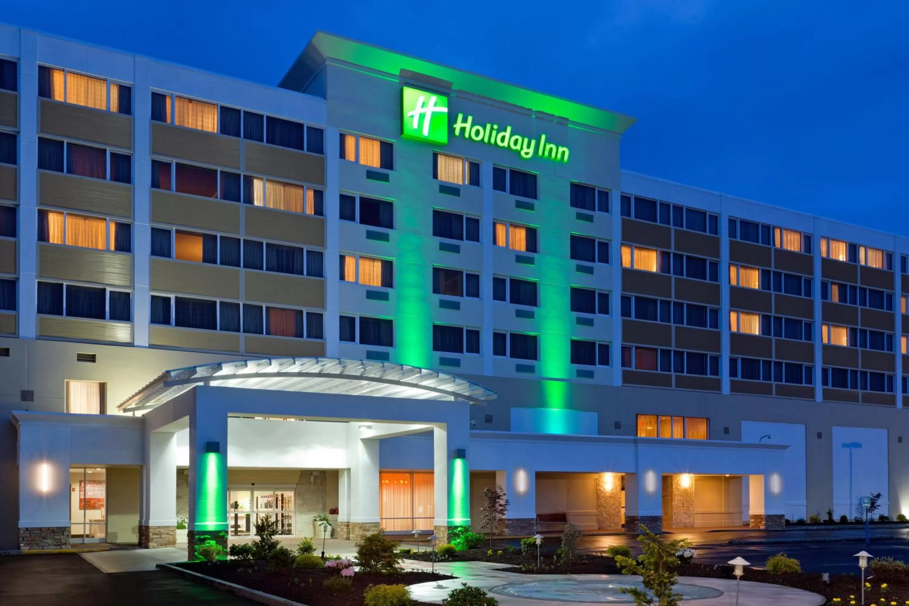 Property building in Holiday Inn Clark - Newark by IHG