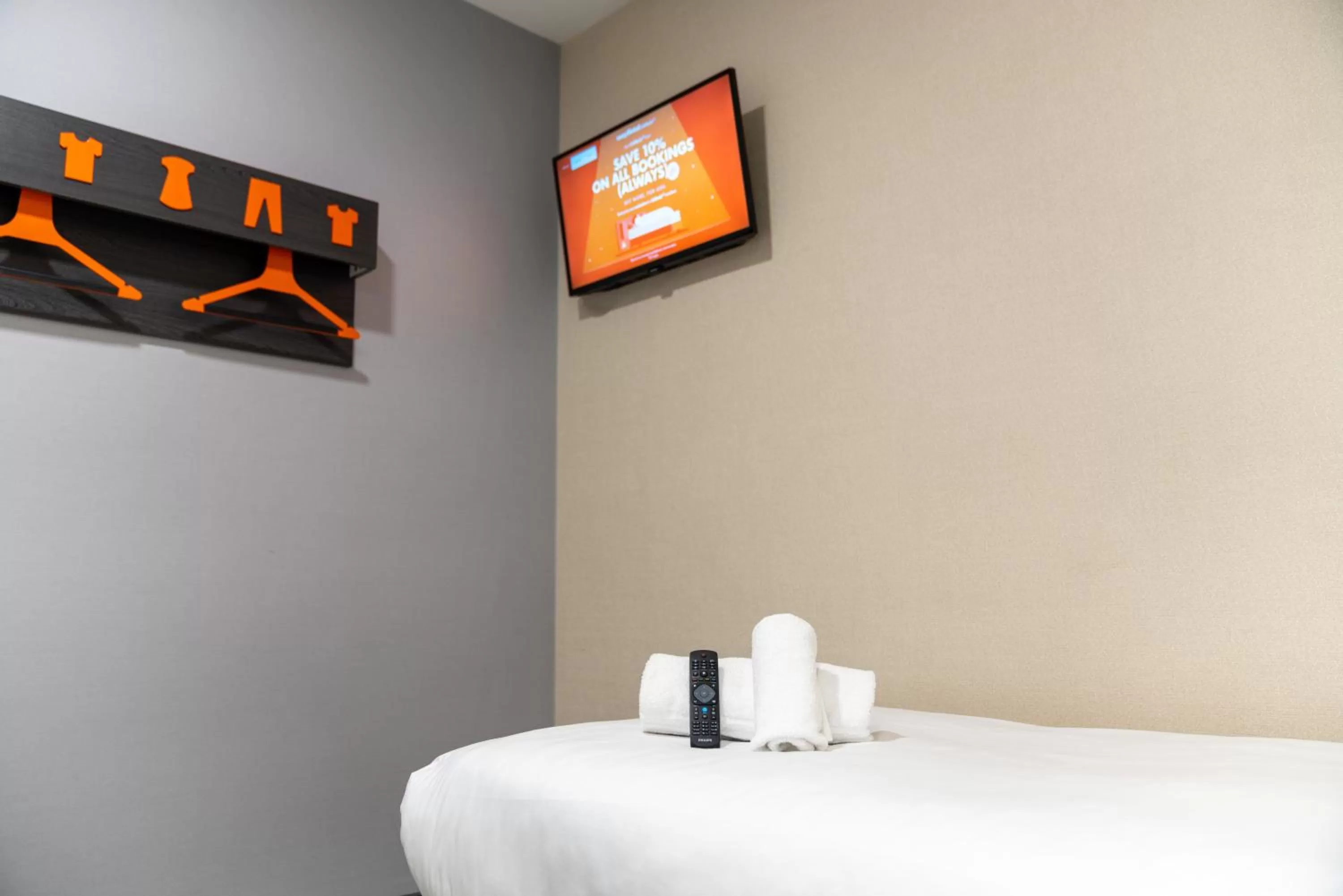 Bedroom, Bed in easyHotel Ipswich