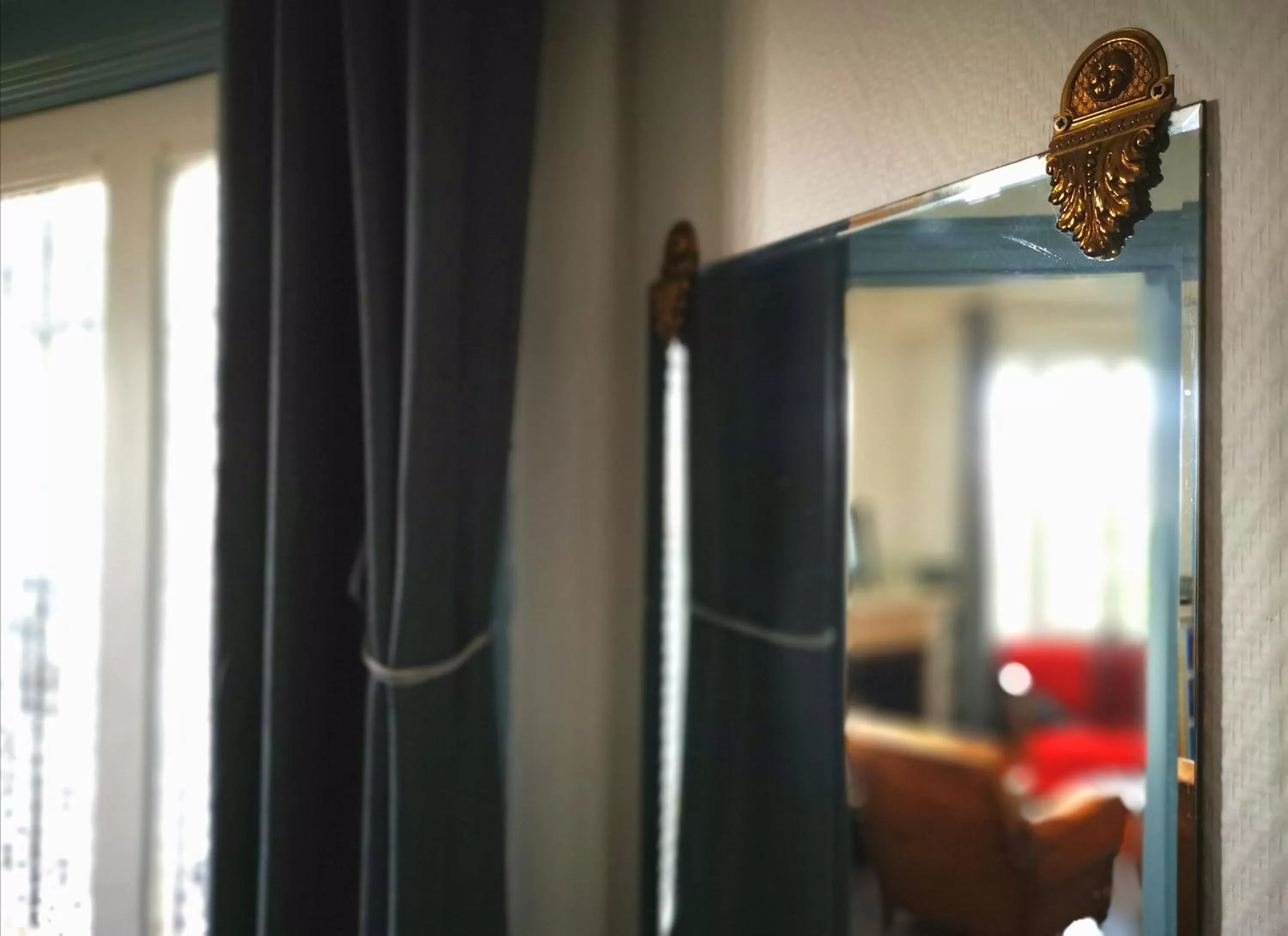 Facade/entrance, TV/Entertainment Center in Chambres d'hôtes La Maison Blanche