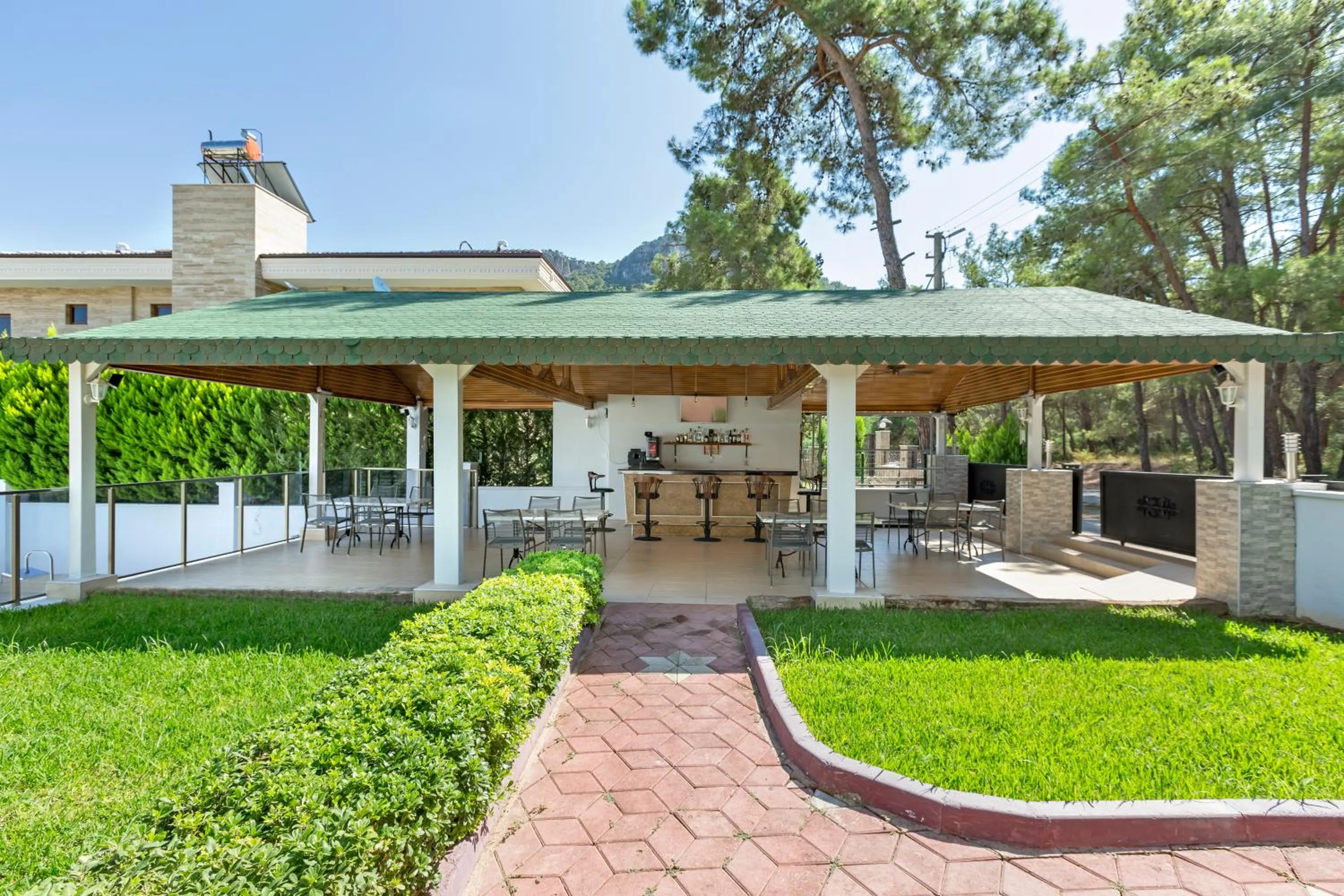 Restaurant/places to eat in Forest Park Hotel