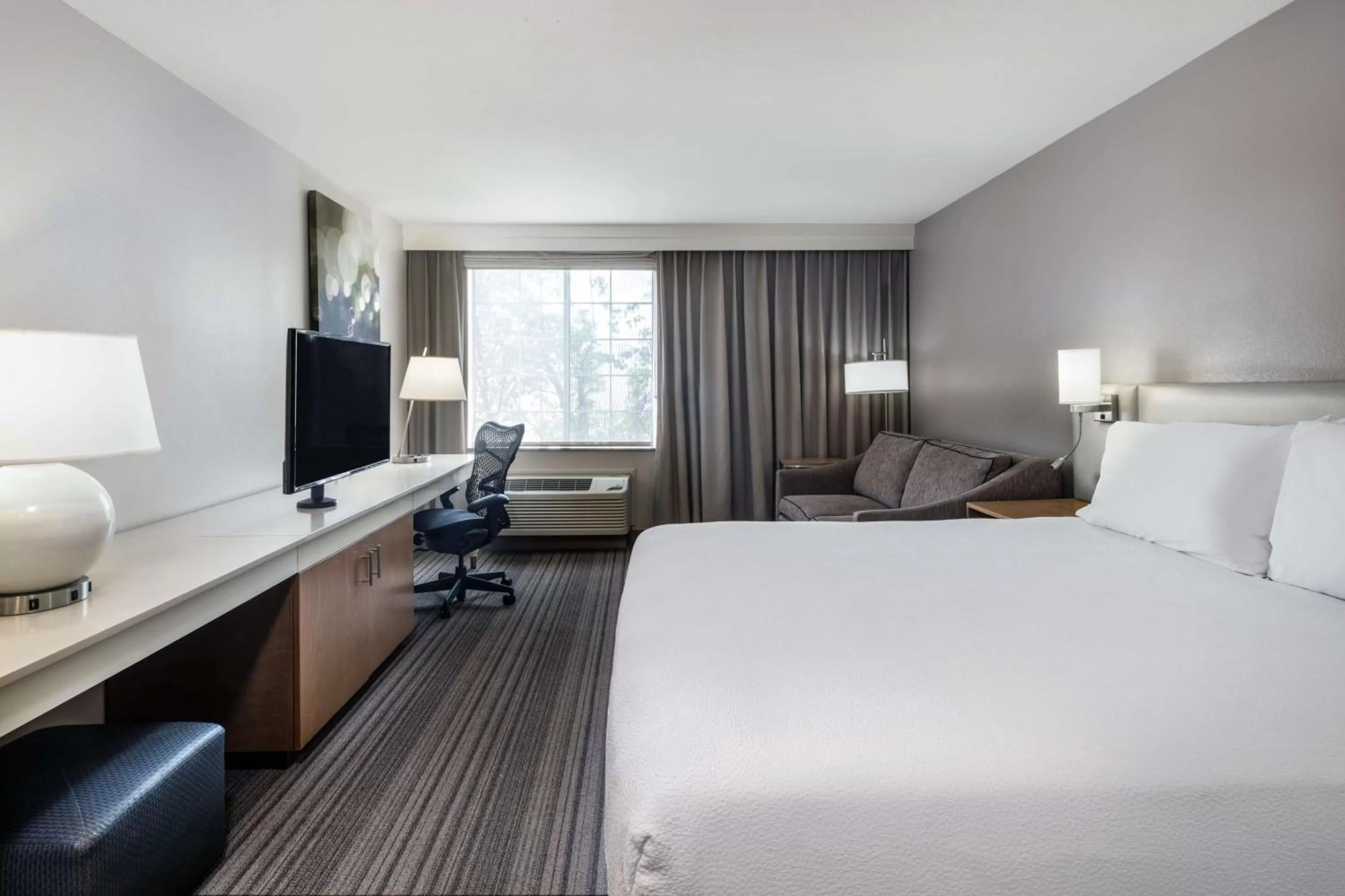 Bedroom, Bed in Hilton Garden Inn Bakersfield