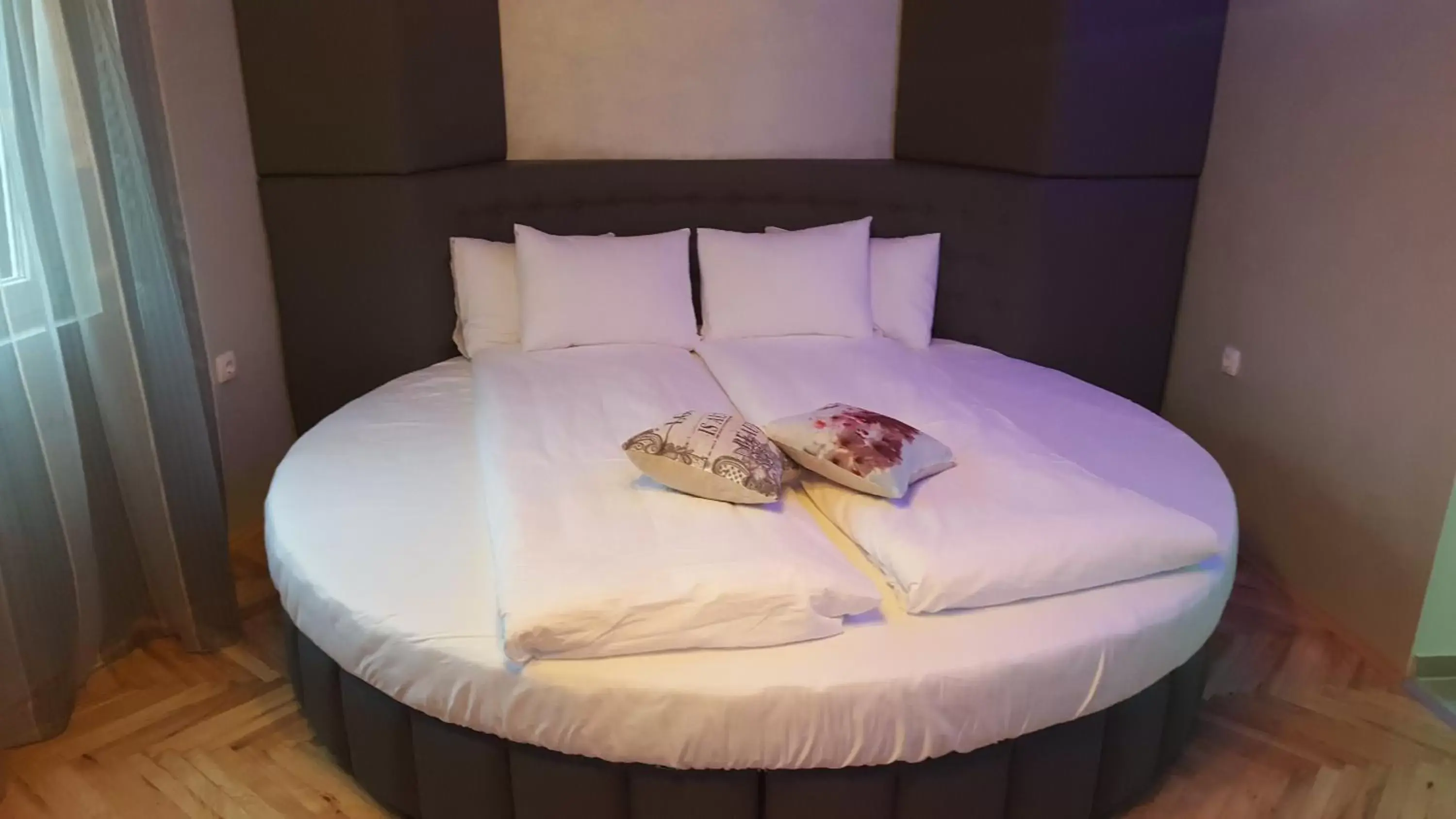 One-Bedroom Apartment with Balcony in Hotel Fontana One-Bedroom Apartment with Balcony in Hotel Fontana