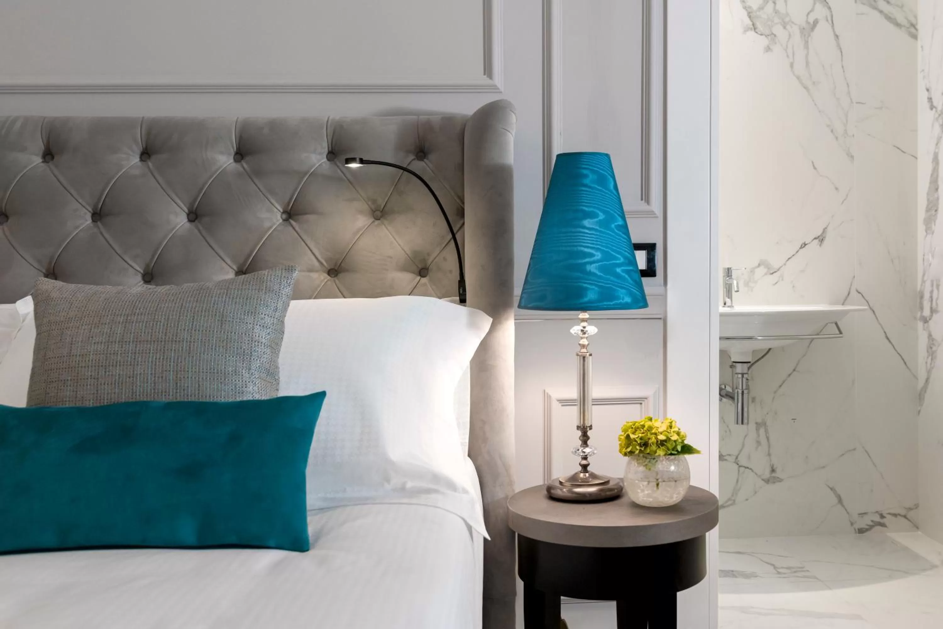 Bed in Hotel La Ville Rome