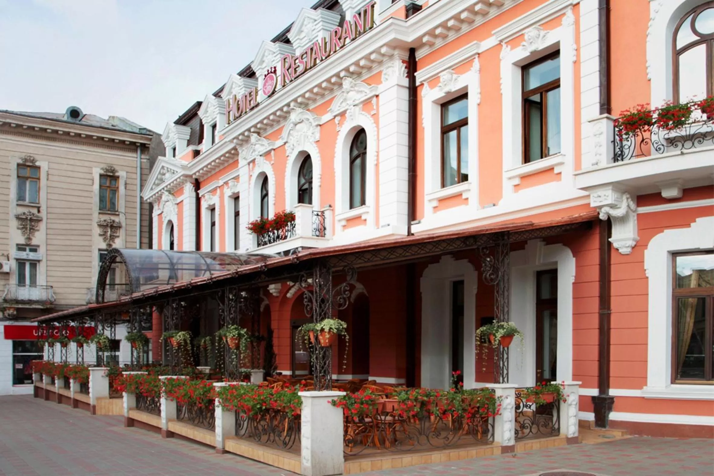 Facade/entrance in Hotel Select