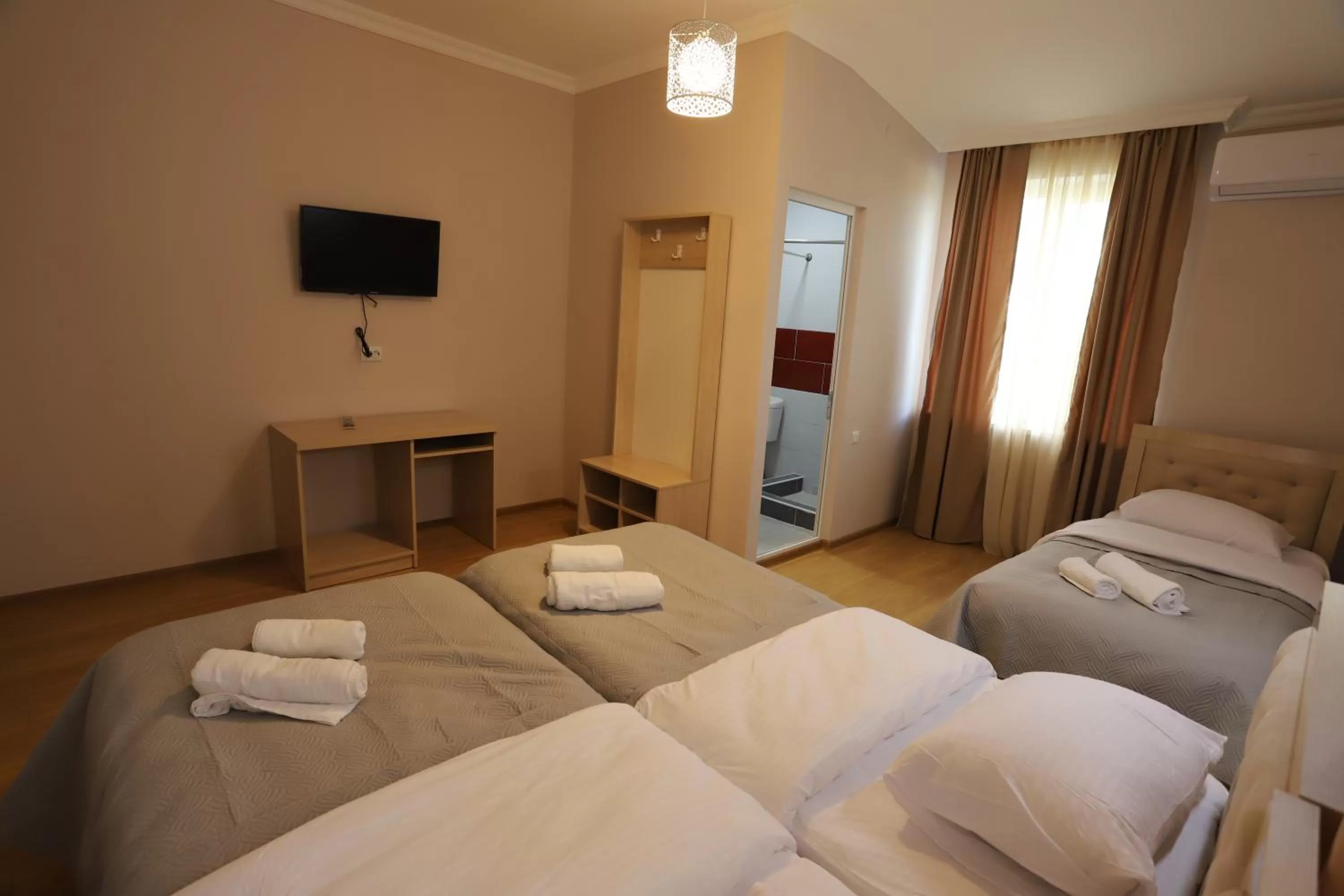 Photo of the whole room, Bed in Hotel Hollywood