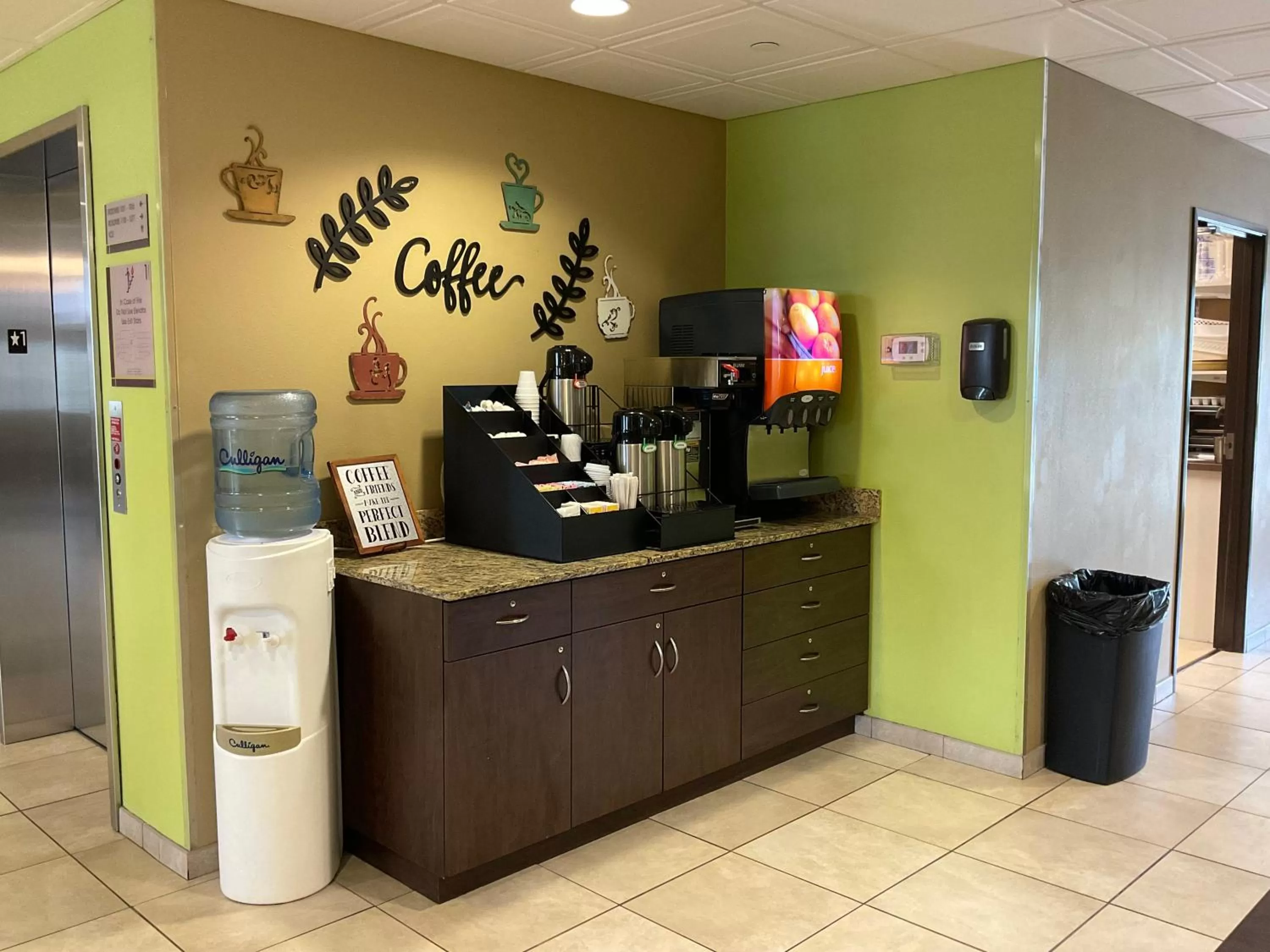 Coffee/tea facilities in SureStay Plus Hotel by Best Western Buckhannon