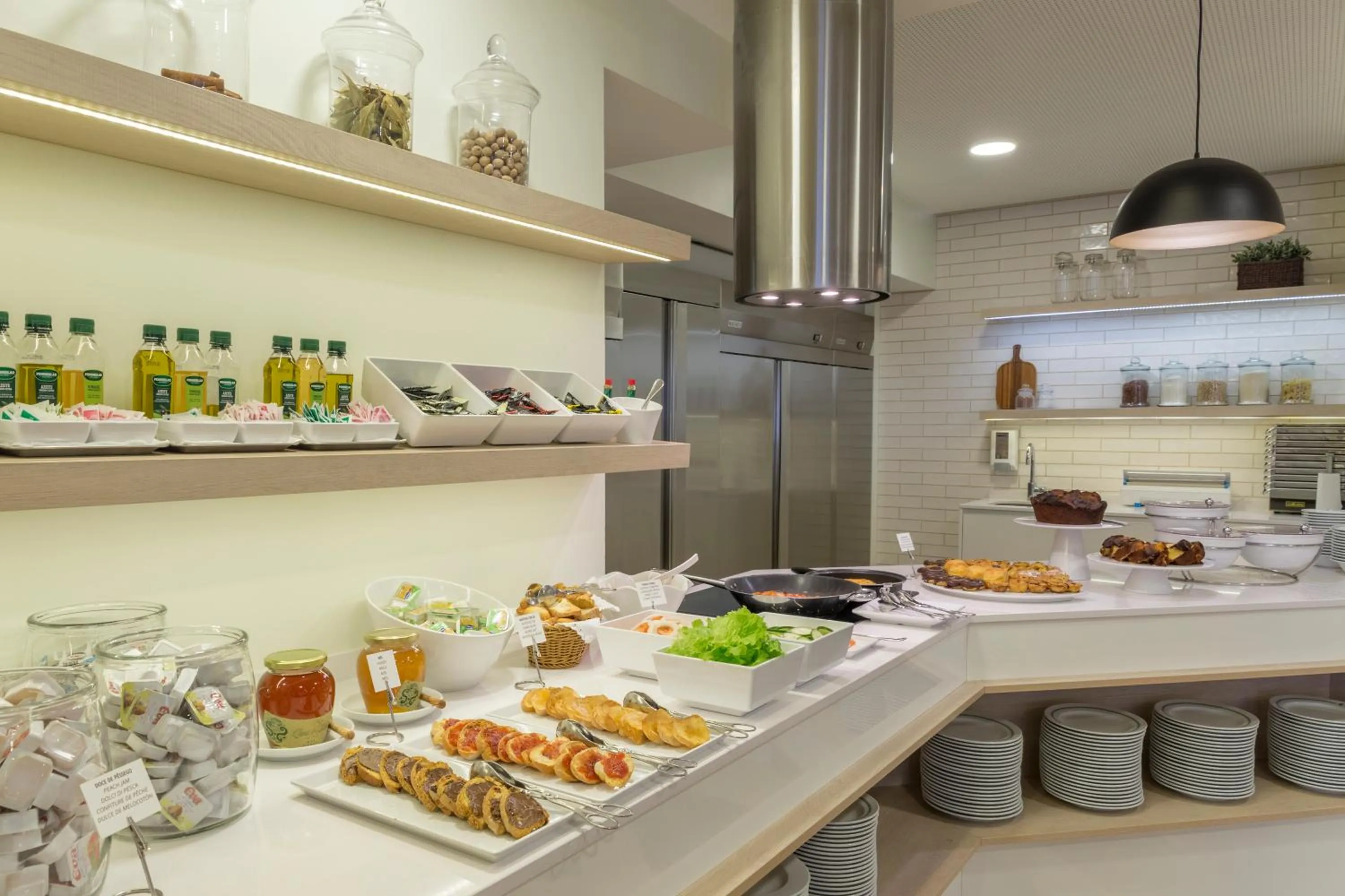 Breakfast in Hotel Cinquentenario & Conference Center