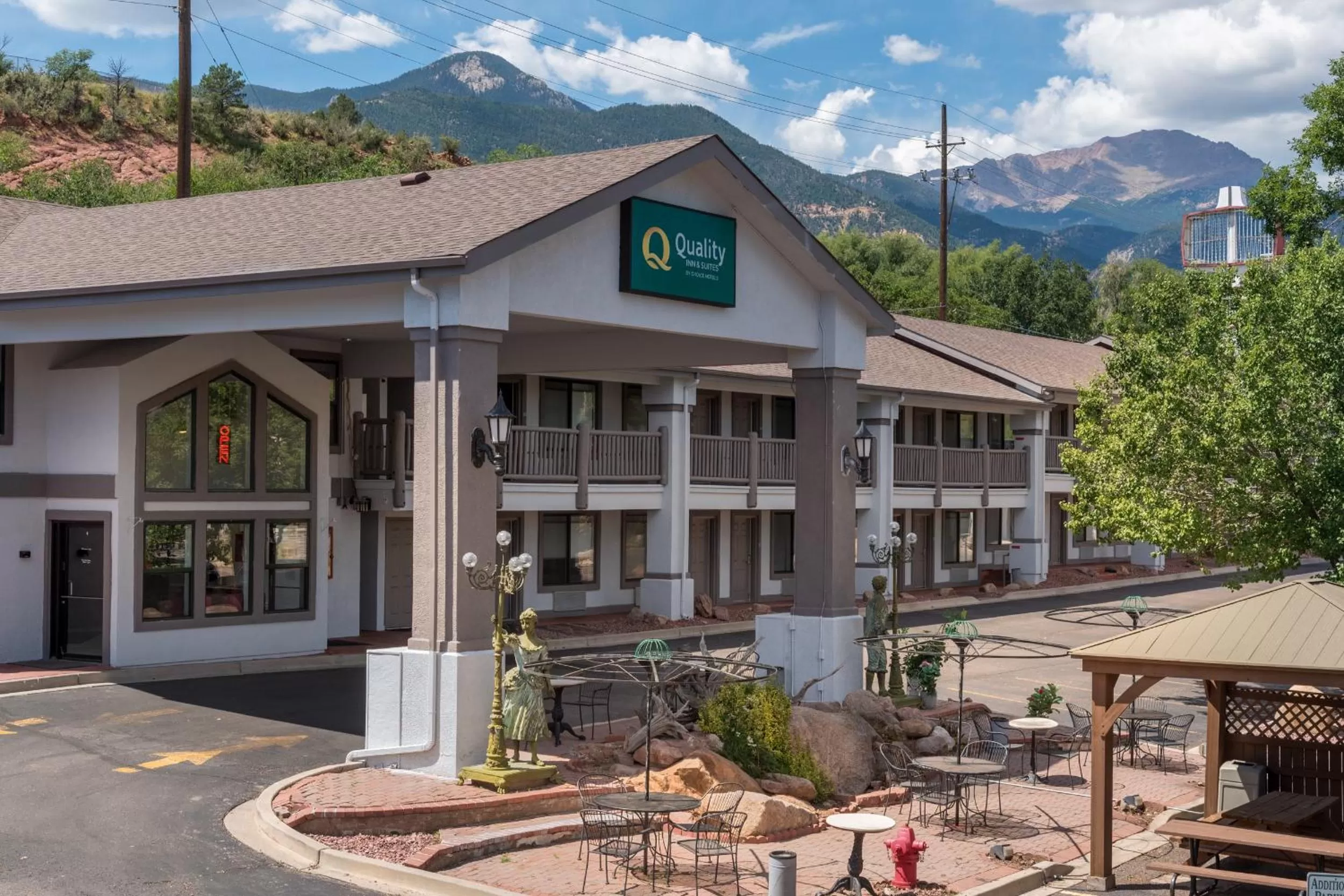 Property building in Quality Inn & Suites Manitou Springs at Pikes Peak