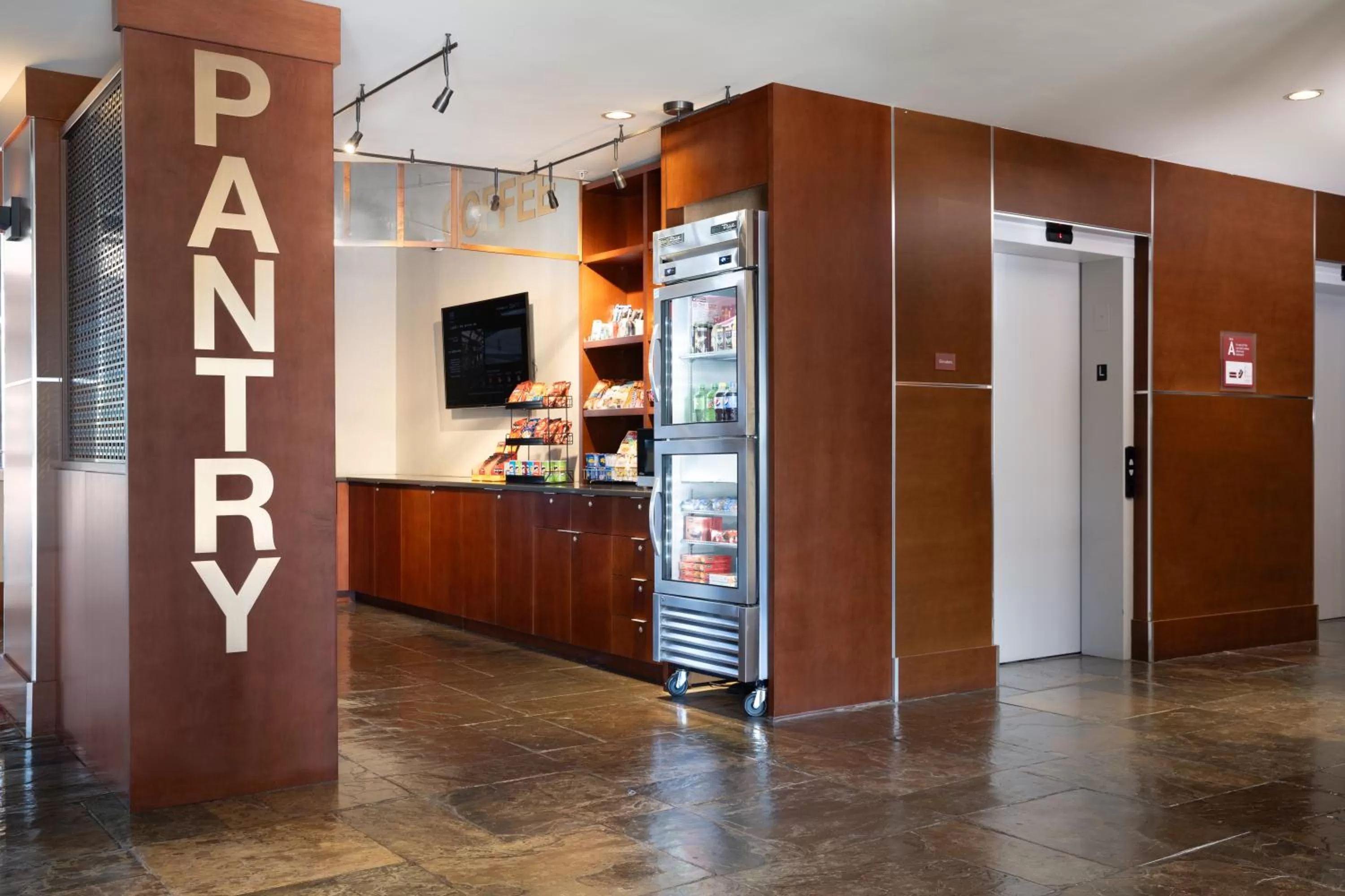 On-site shops in Four Points by Sheraton Victoria Gateway