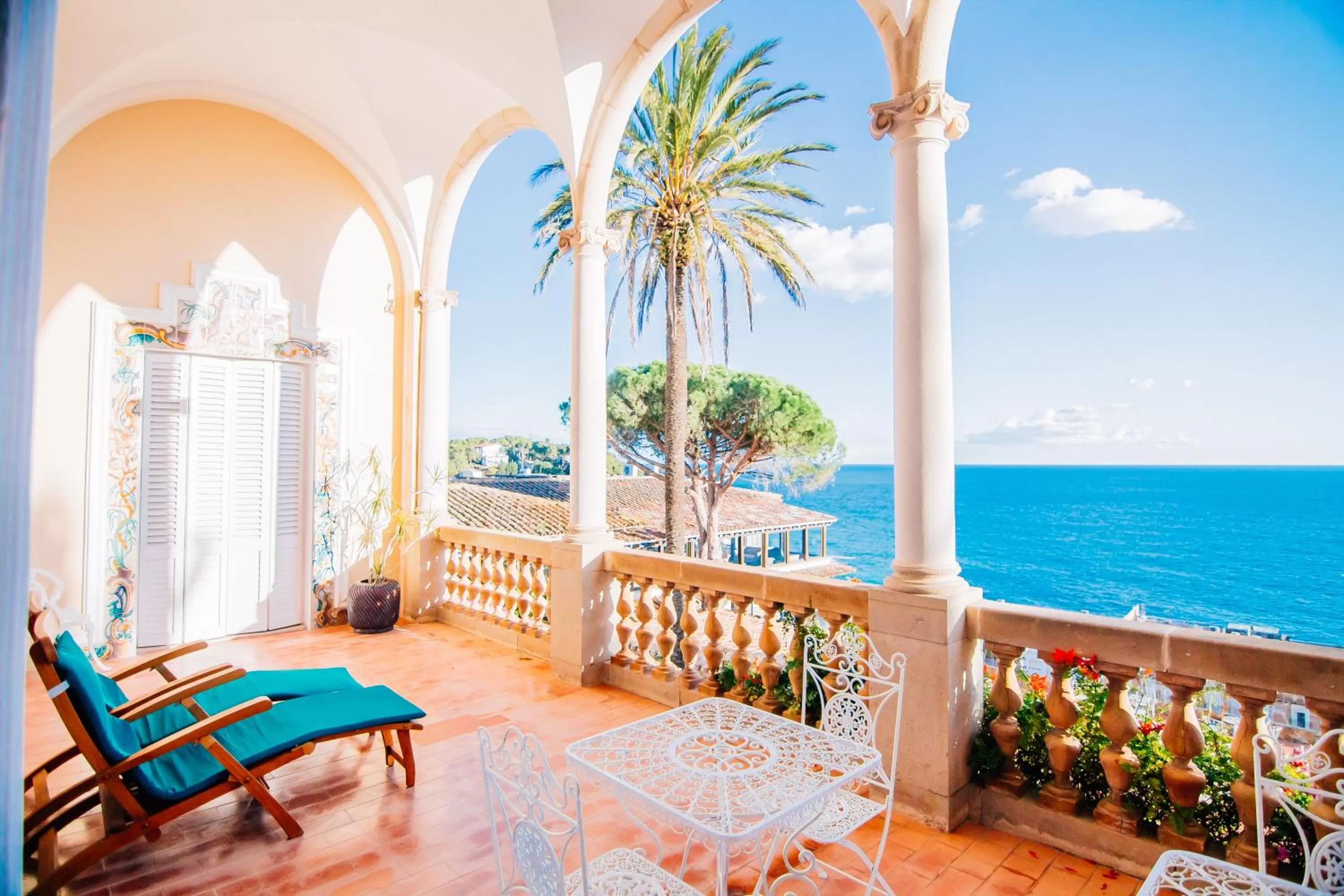 Balcony/Terrace in Hotel Roger de Flor by Seleqtta