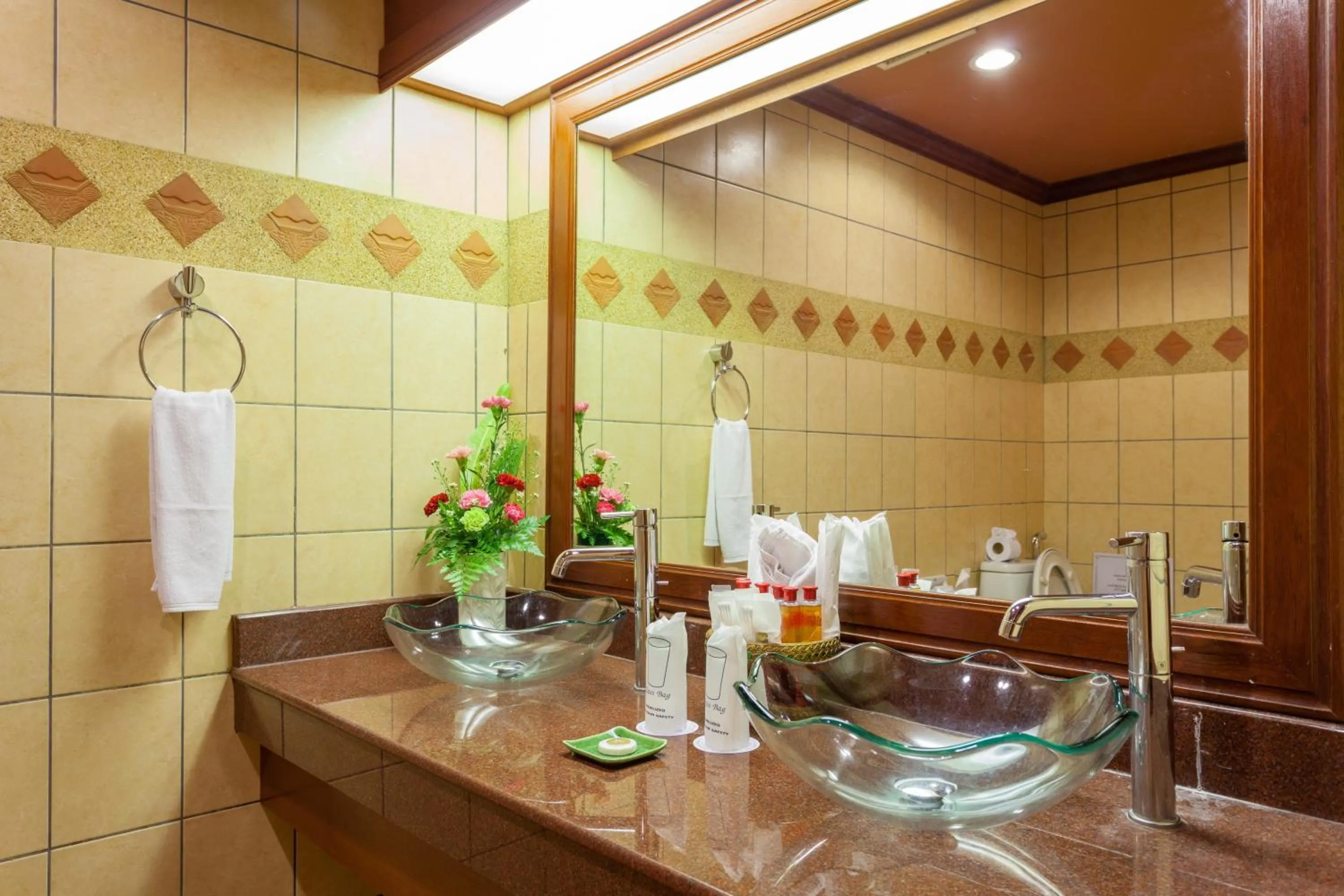 Bathroom in Royal Phawadee Village Patong - 2 Minutes walk to the beach