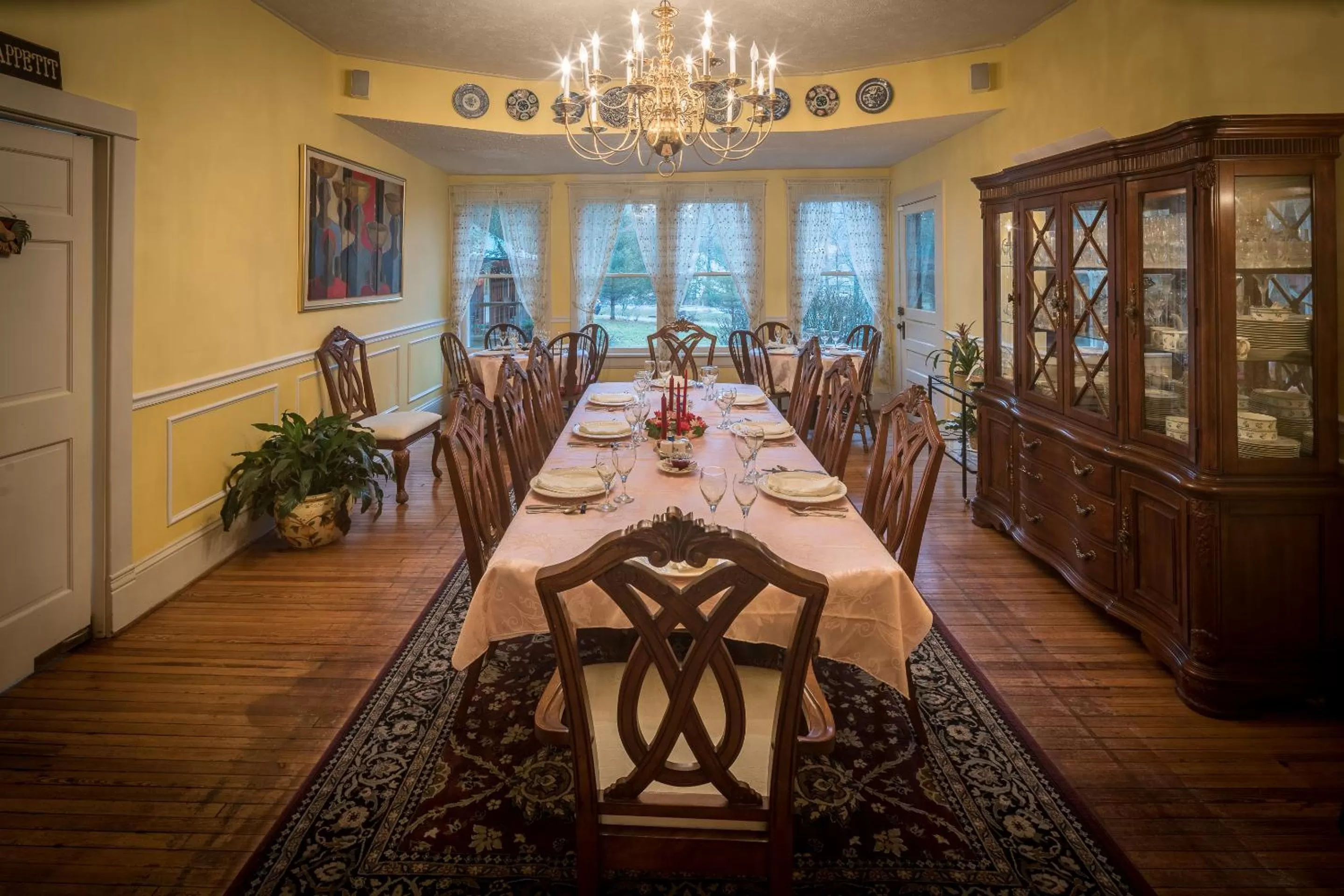 Breakfast in Taylor House Inn