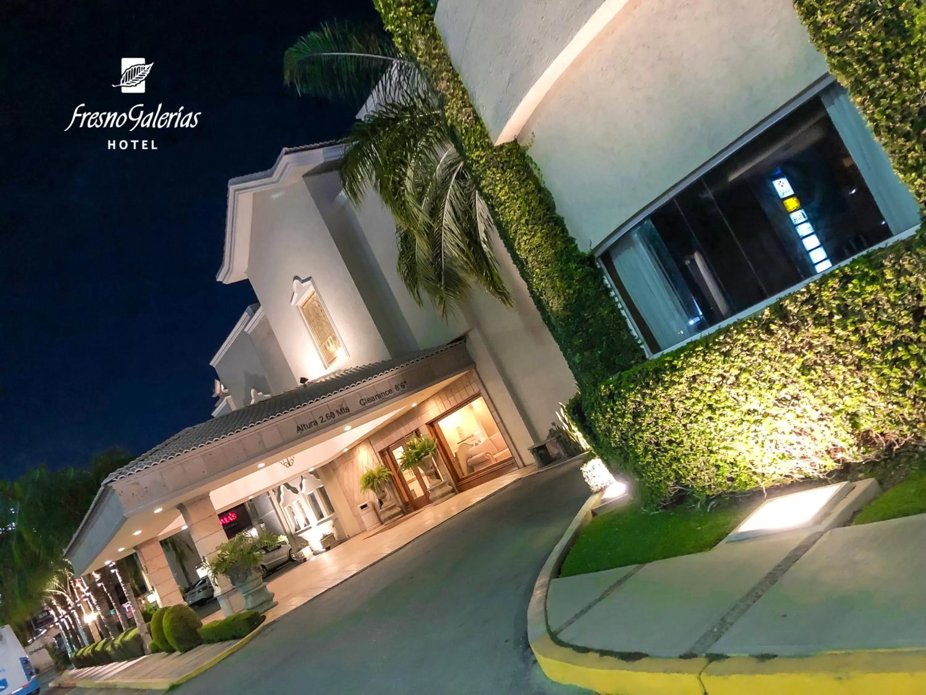 Facade/entrance in Fresno Galerias