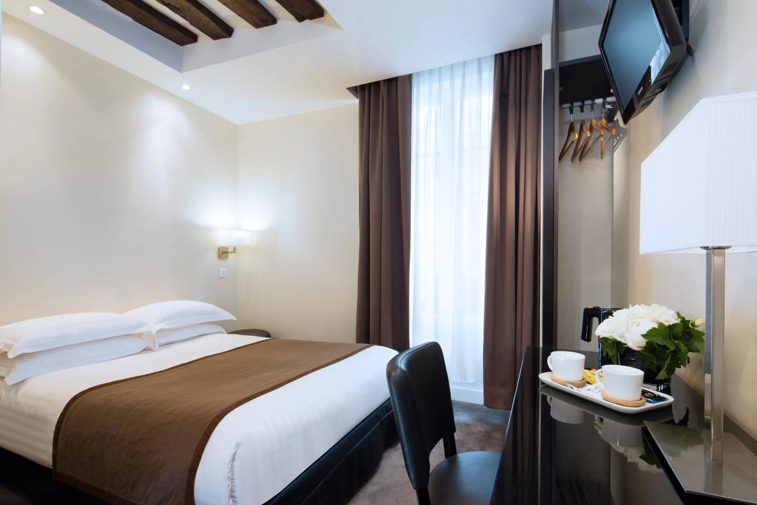 Coffee/tea facilities, Bed in Lion d'Or Paris Hotel