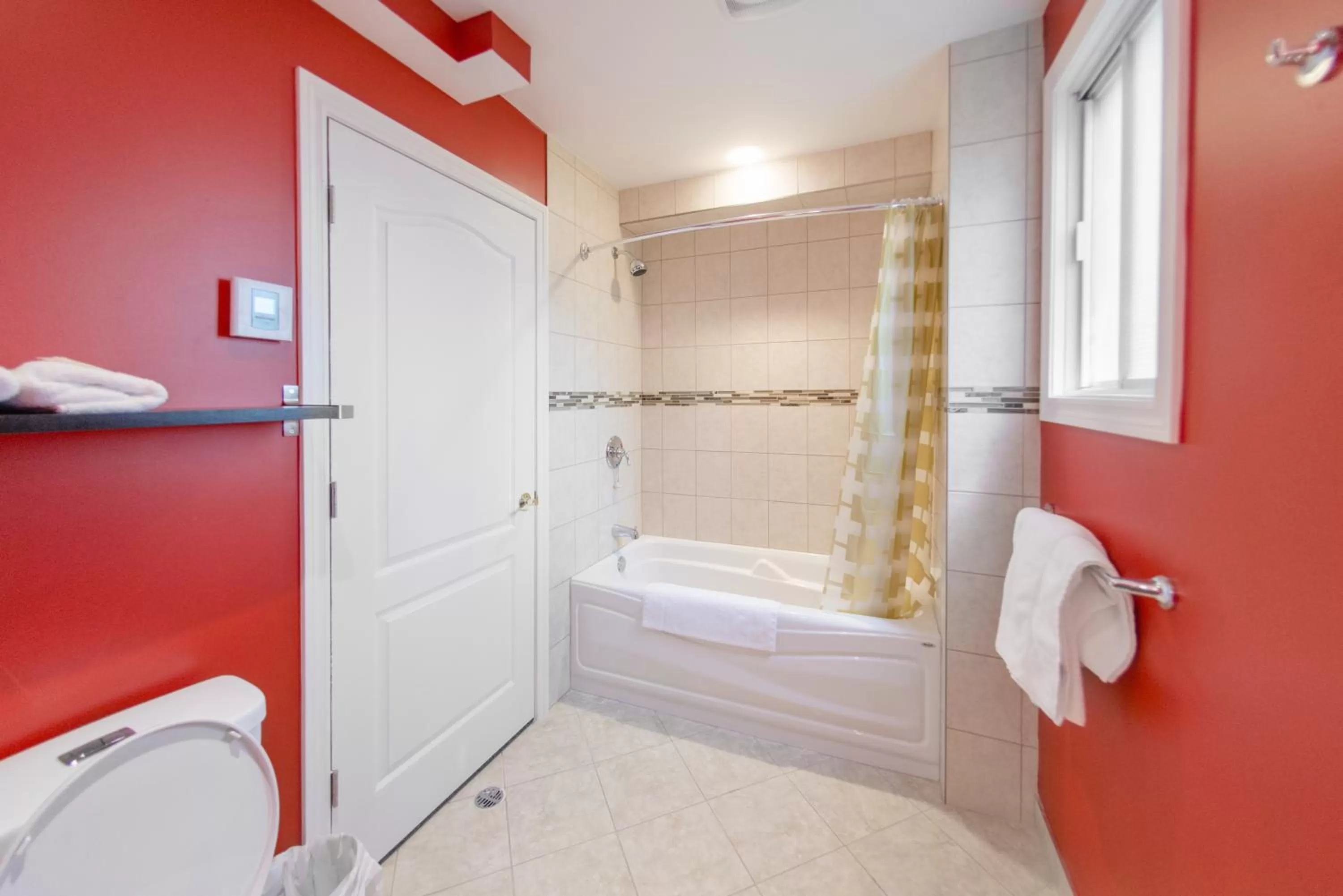 Bathroom, Bed in Auberge St. Jacques