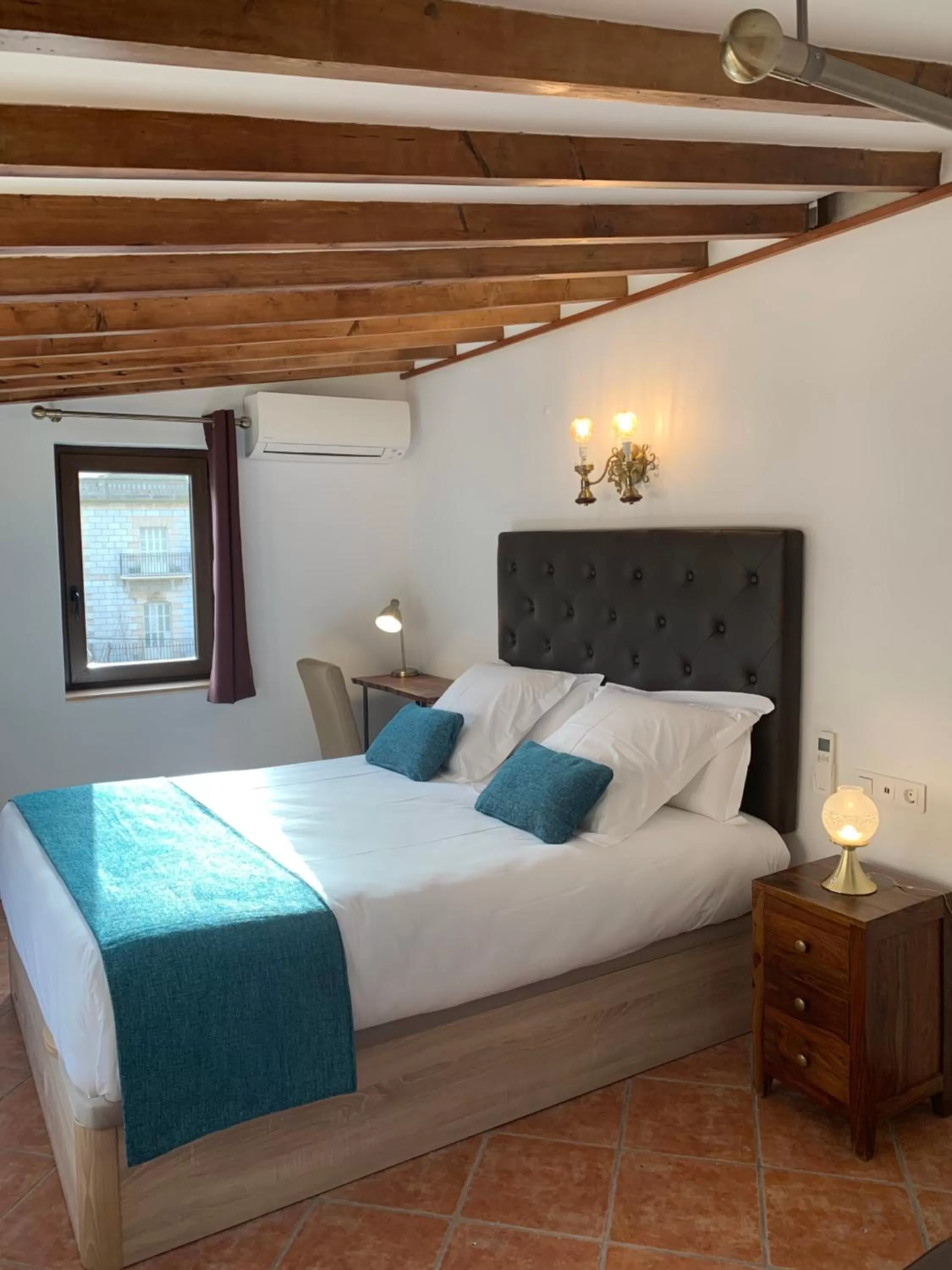 Mountain view, Bed in Hotel Casa Bougainvillea