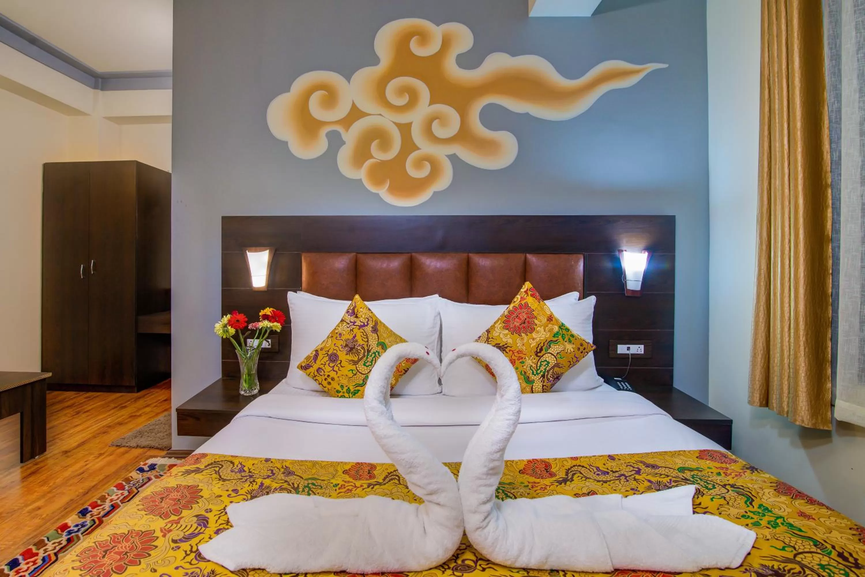 Bedroom, Bed in Muscatel Grand Silkroute - 300 Mts from MG Marg