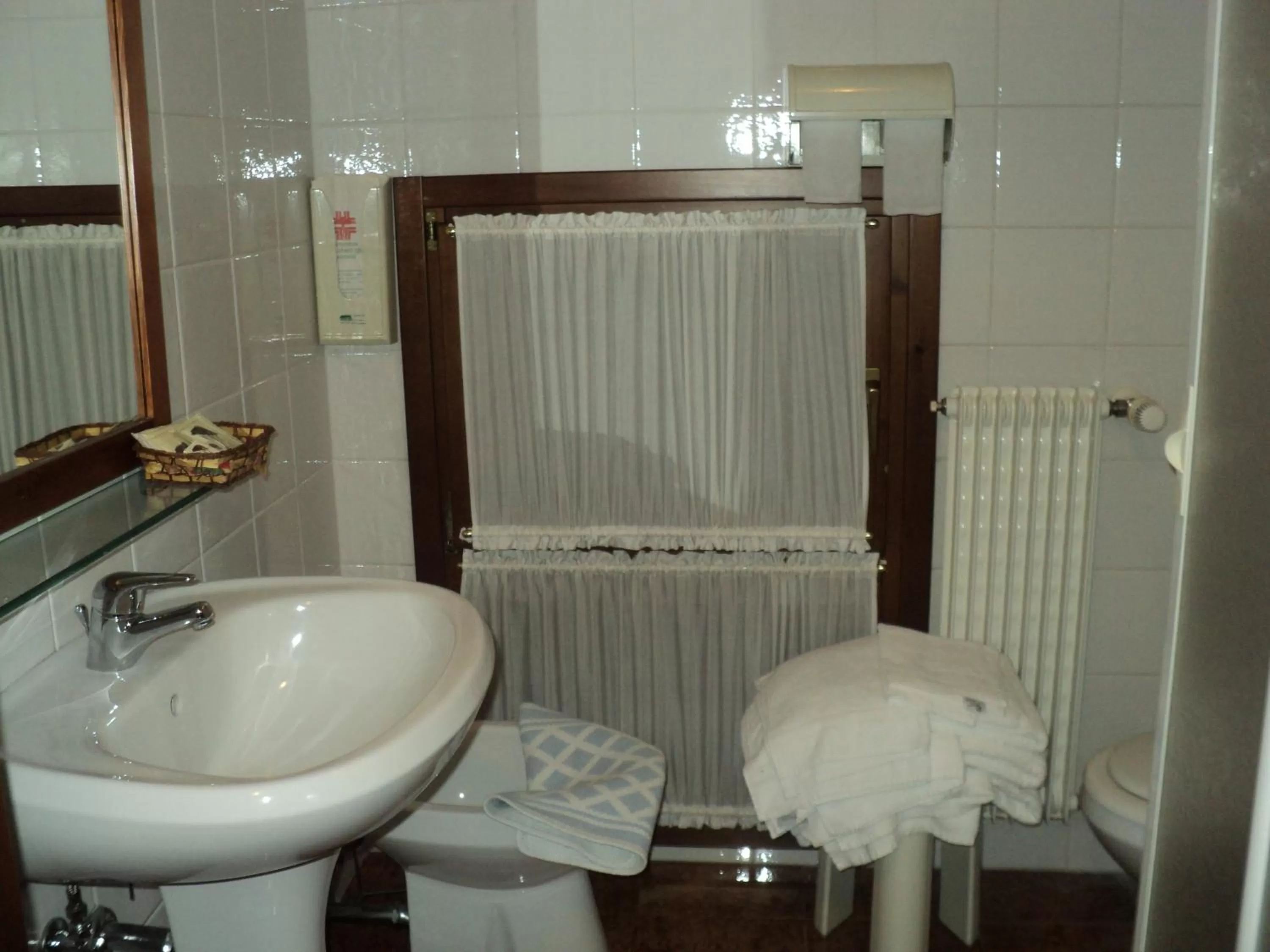 Toilet in Albergo La Bersagliera