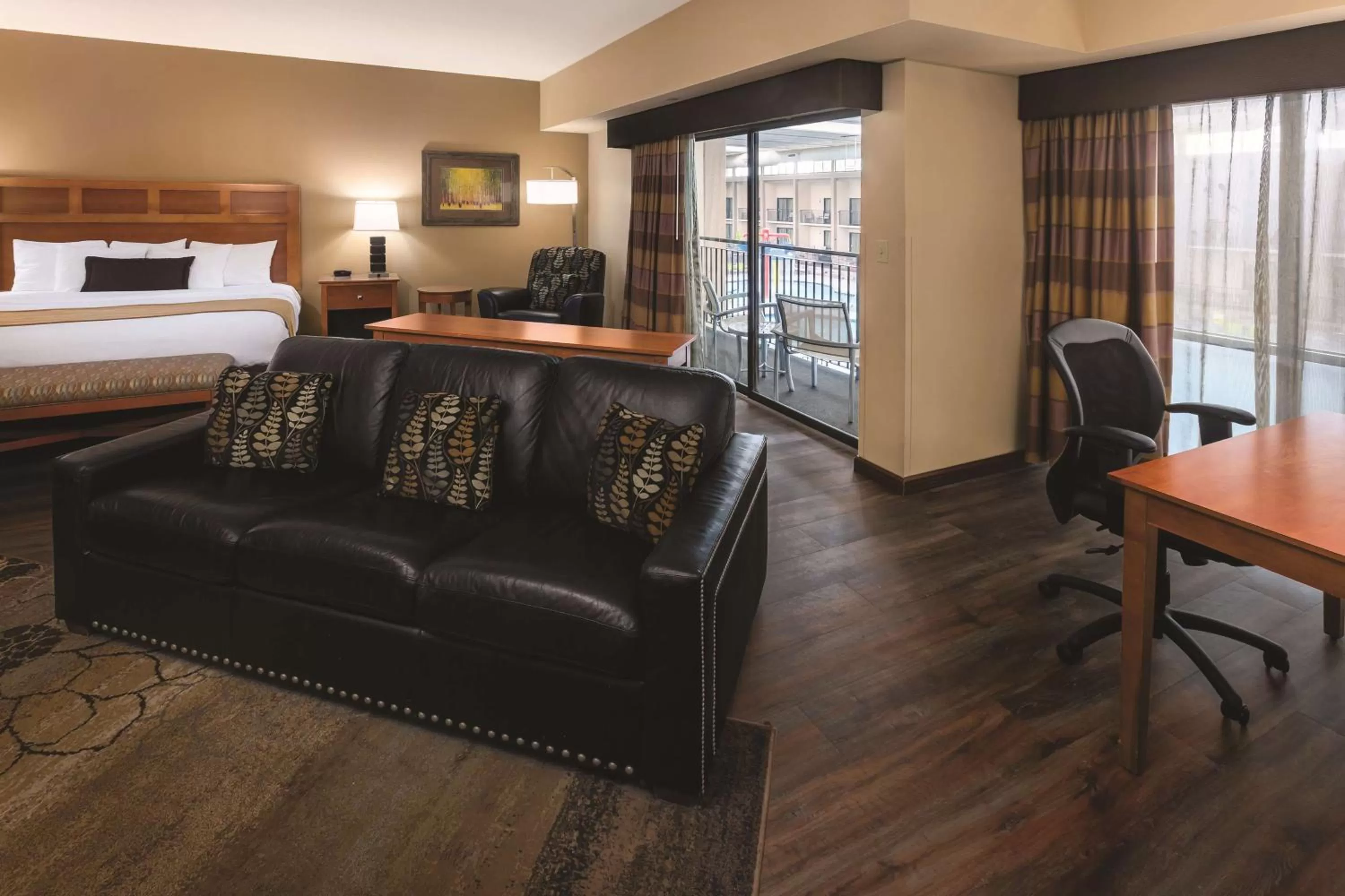 King Suite with Sofa Bed and Pool View - Fireplace/Non-Smoking in Wyndham Bloomington - Mall of America