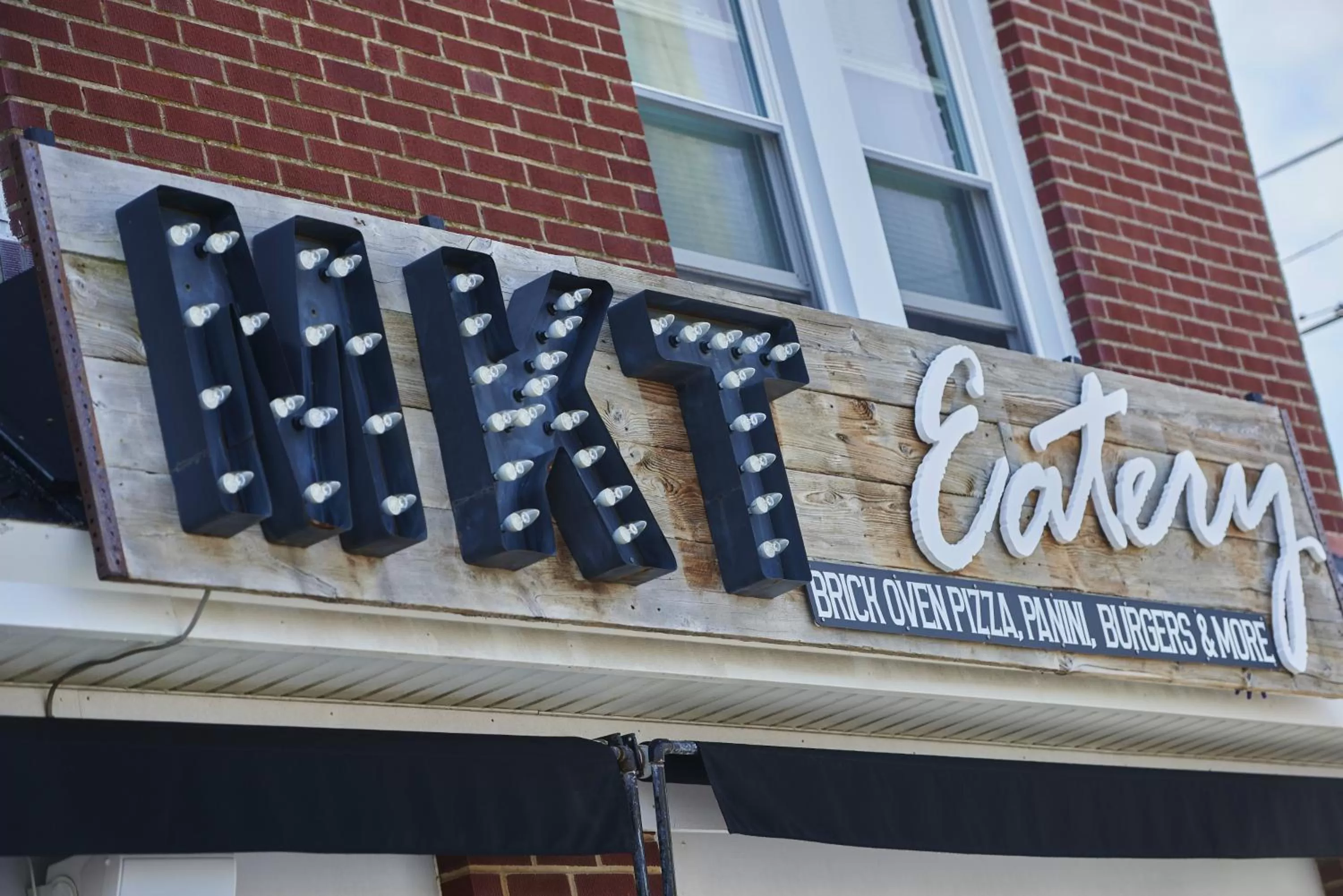 Restaurant/places to eat in Drifting Sands Oceanfront Hotel