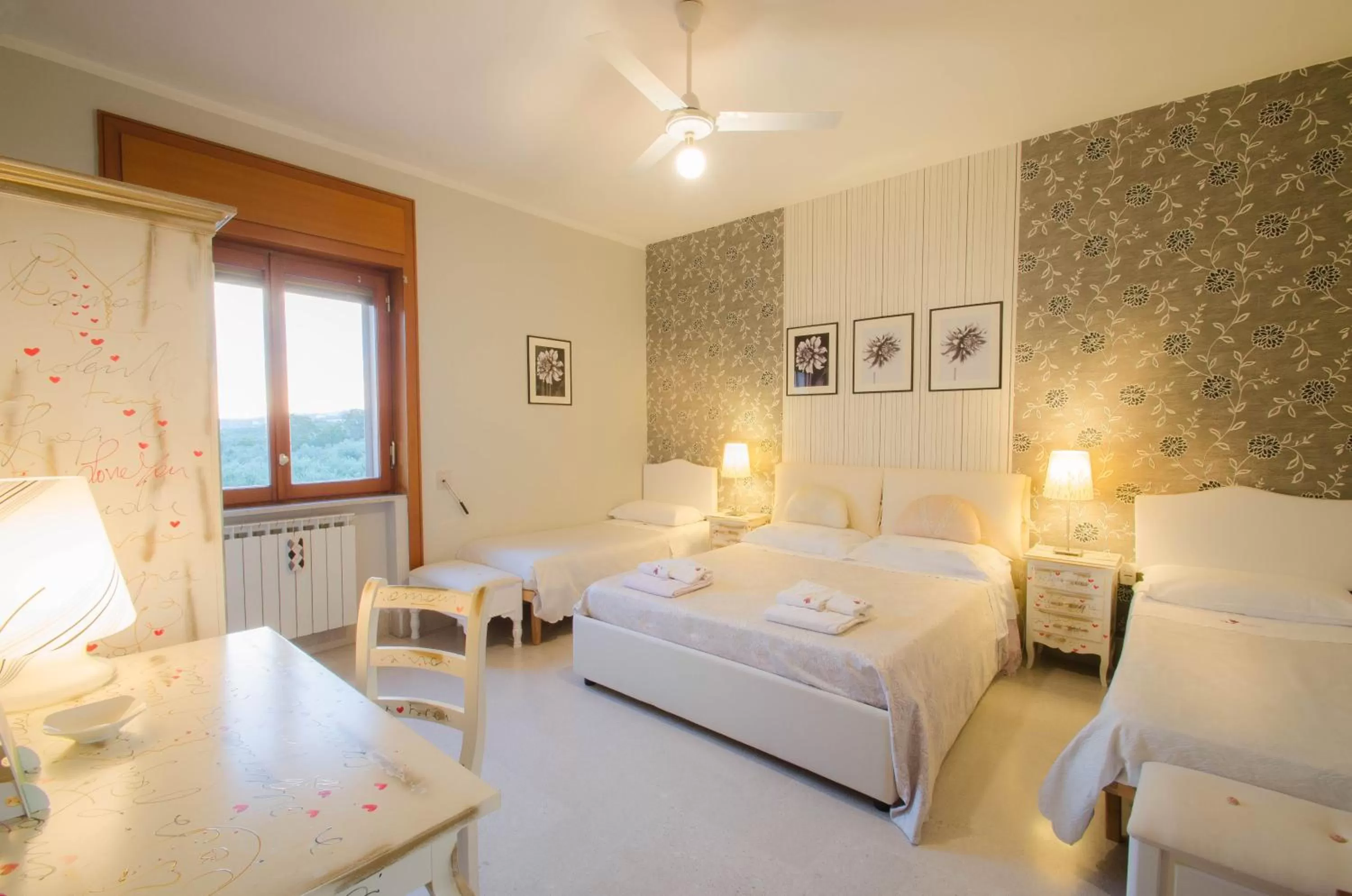 Photo of the whole room, Bed in La Magnolia B&B