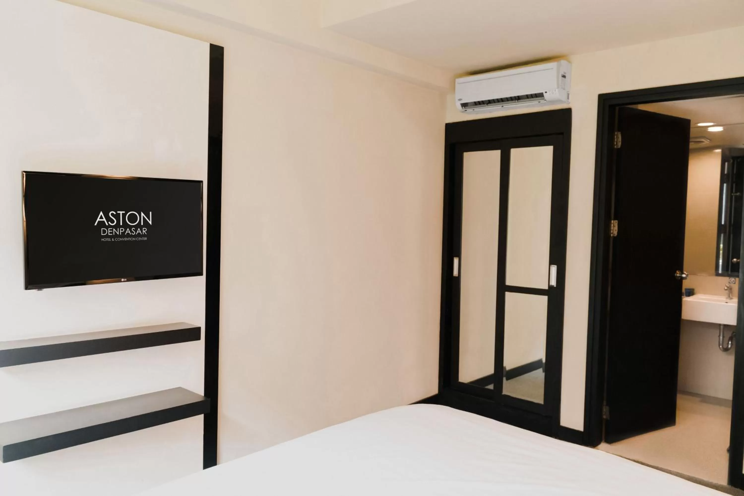 Bedroom, Bed in Aston Denpasar Hotel & Convention