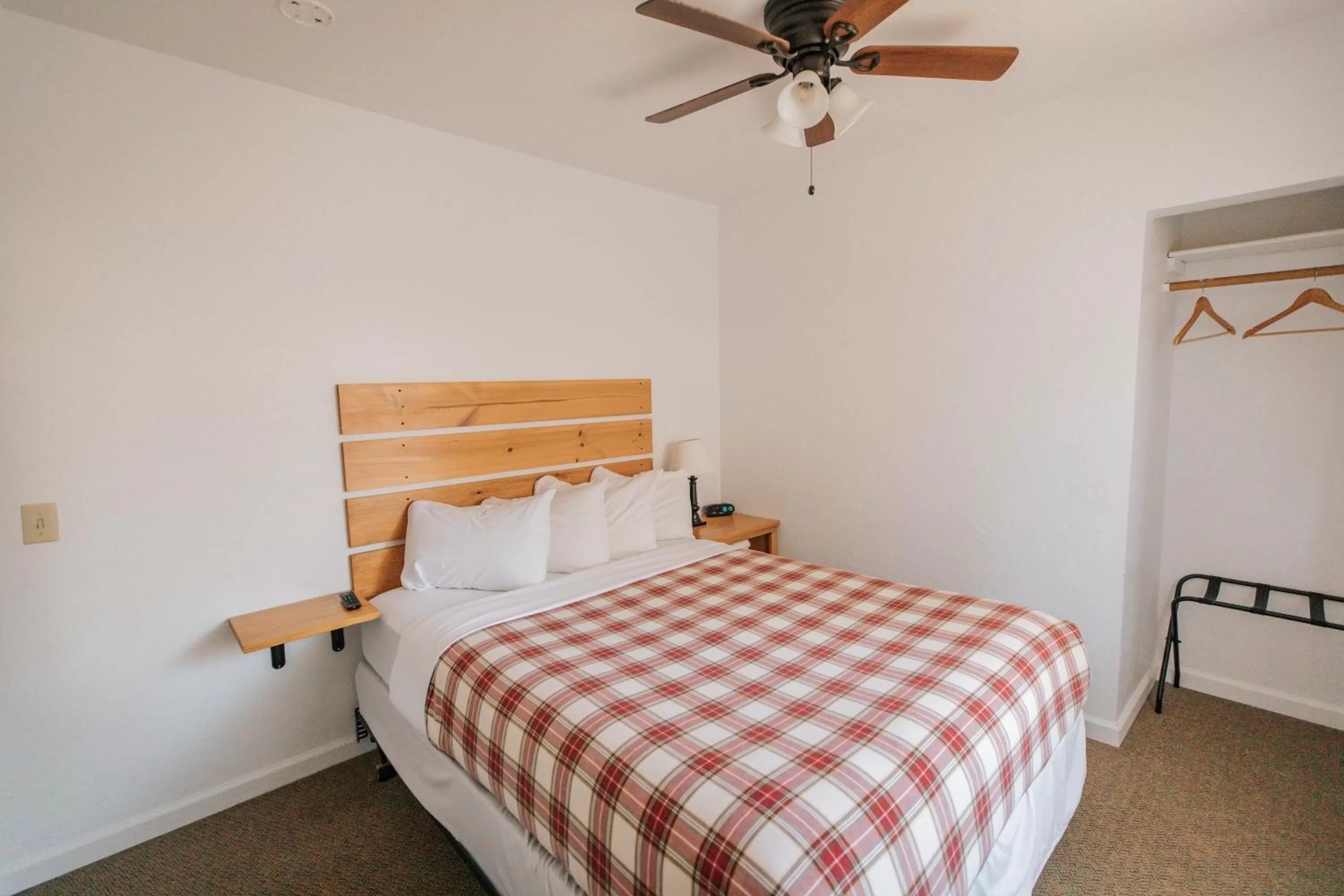 Bed in View Crest Lodge