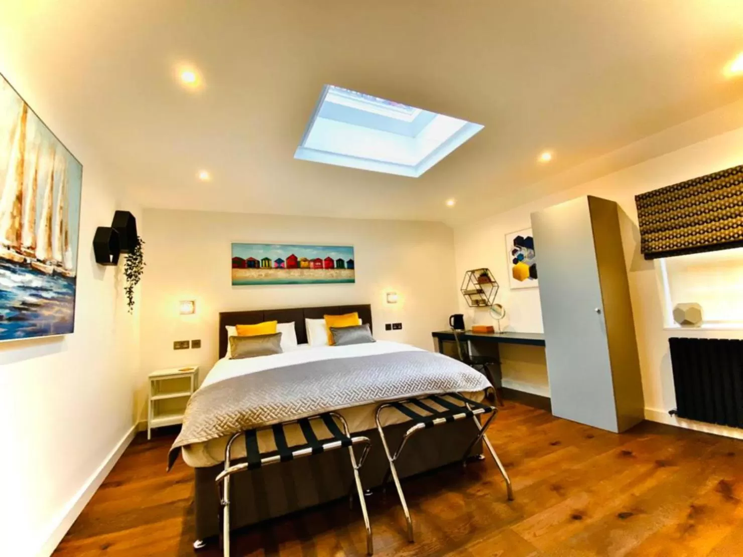 Photo of the whole room, Bed in The Cherry Tree Hotel