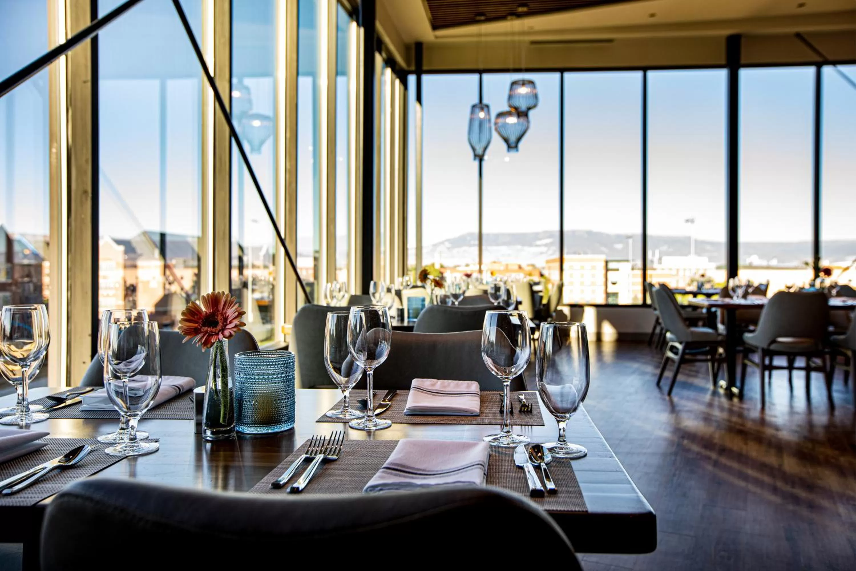 Restaurant/places to eat in Hotel Maverick