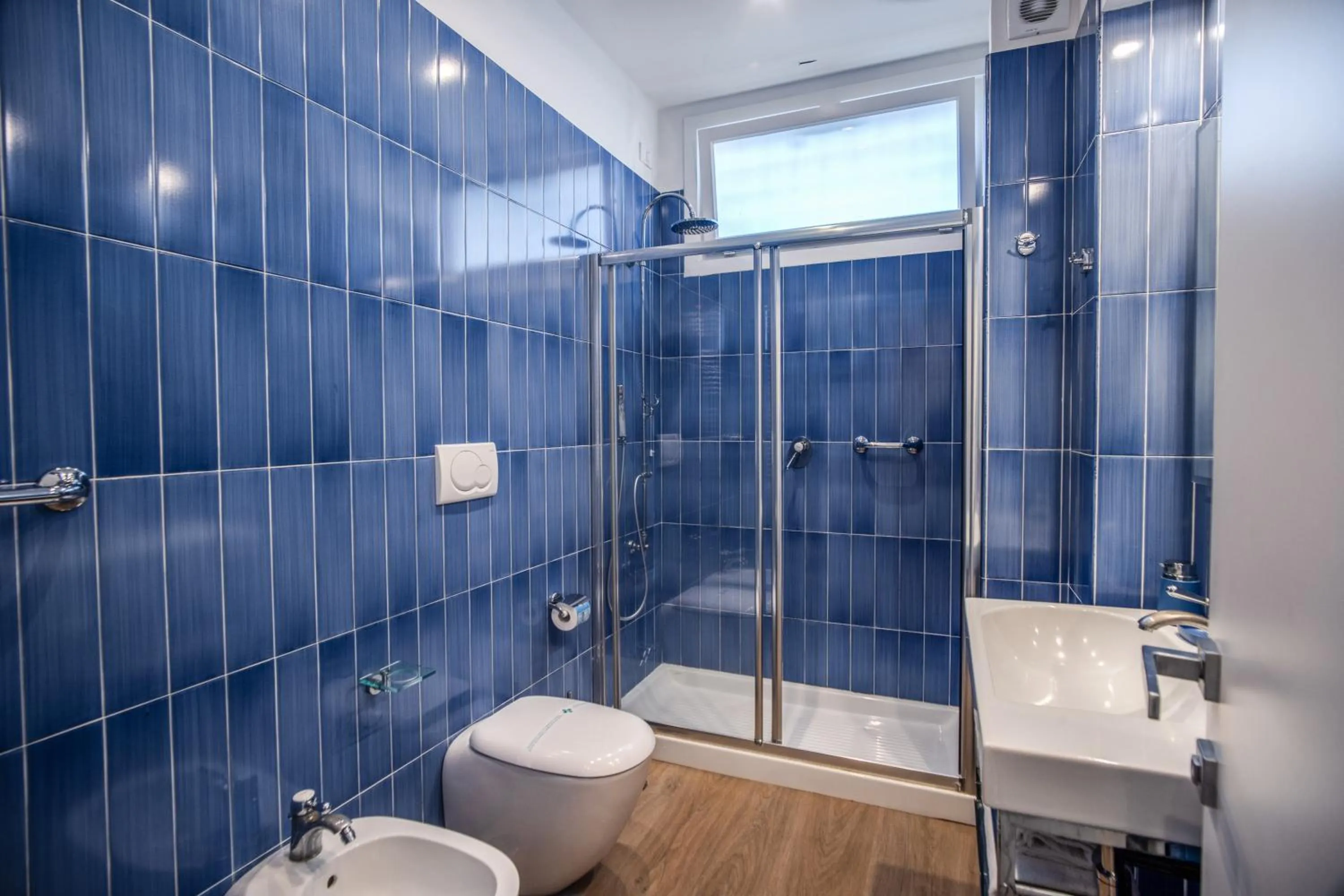 Shower in Hotel Sorrento City