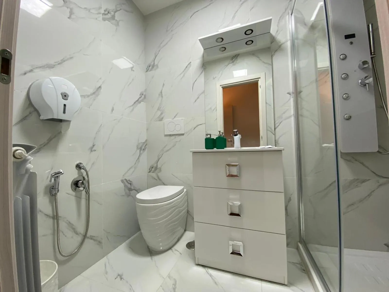 Shower in The Place In Rome Guest House