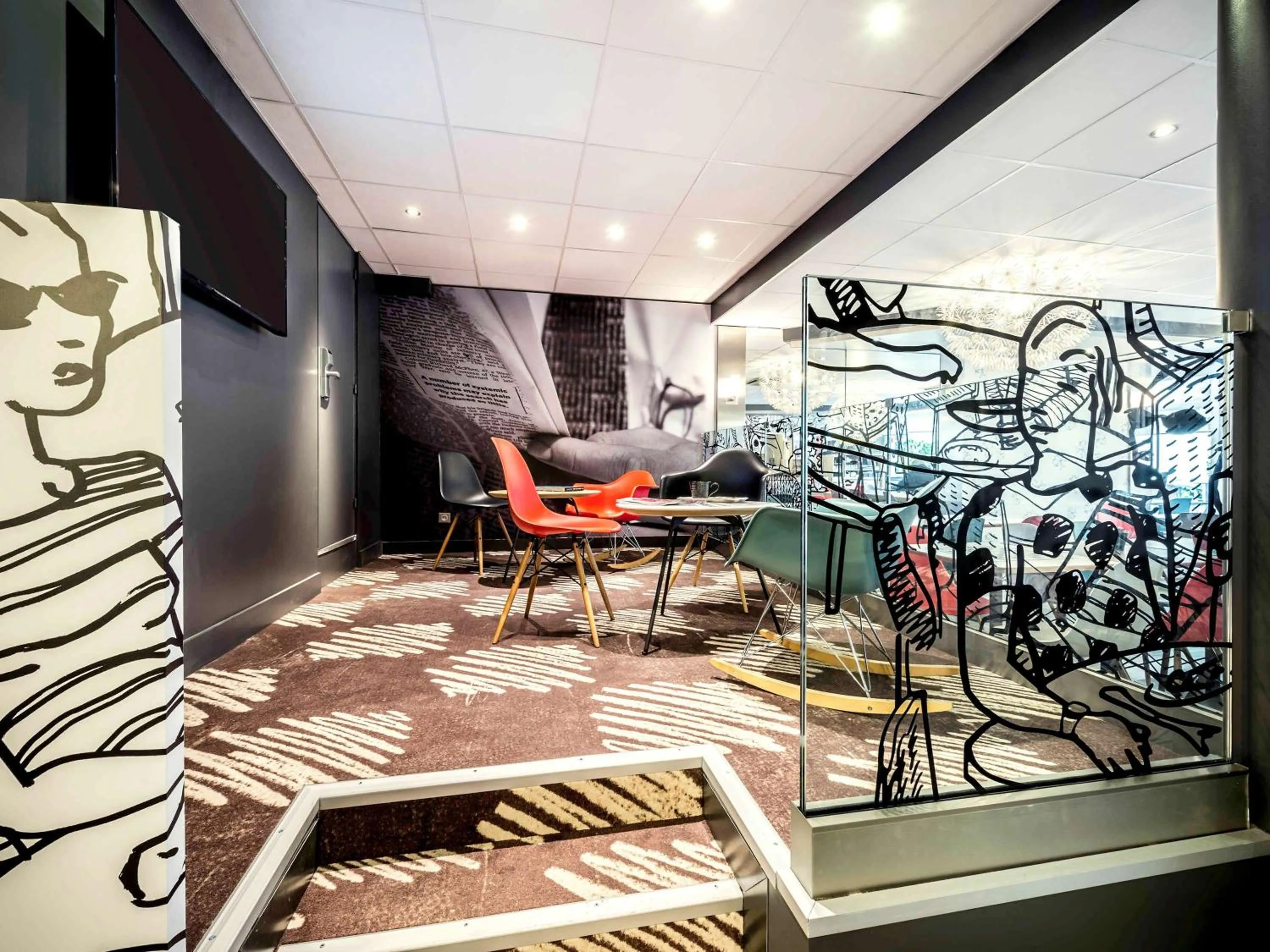 Lounge or bar in ibis Paris Vanves Parc des Expositions