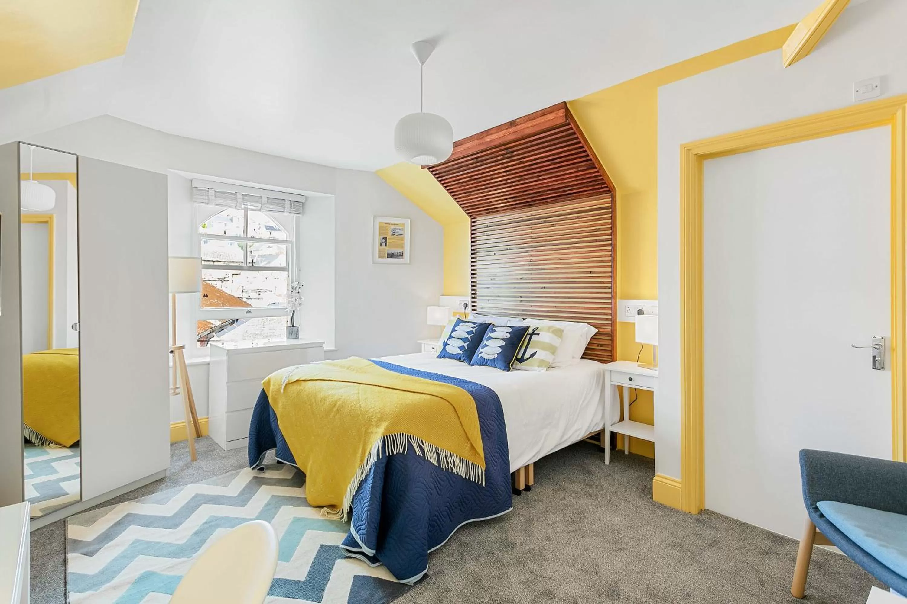 Bed in Park View R & R - Adult Only - Self-Catering - Free Parking - EV Point