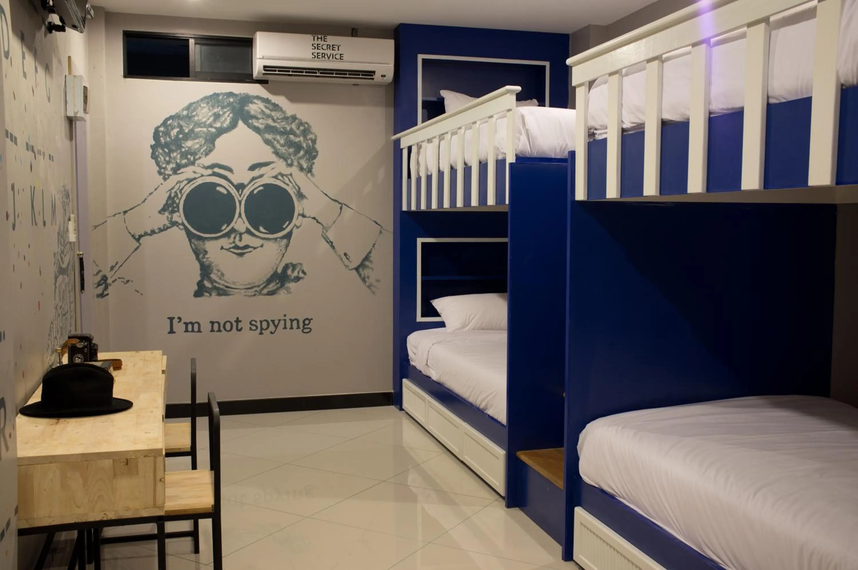 bunk bed, Bed in The Secret Service