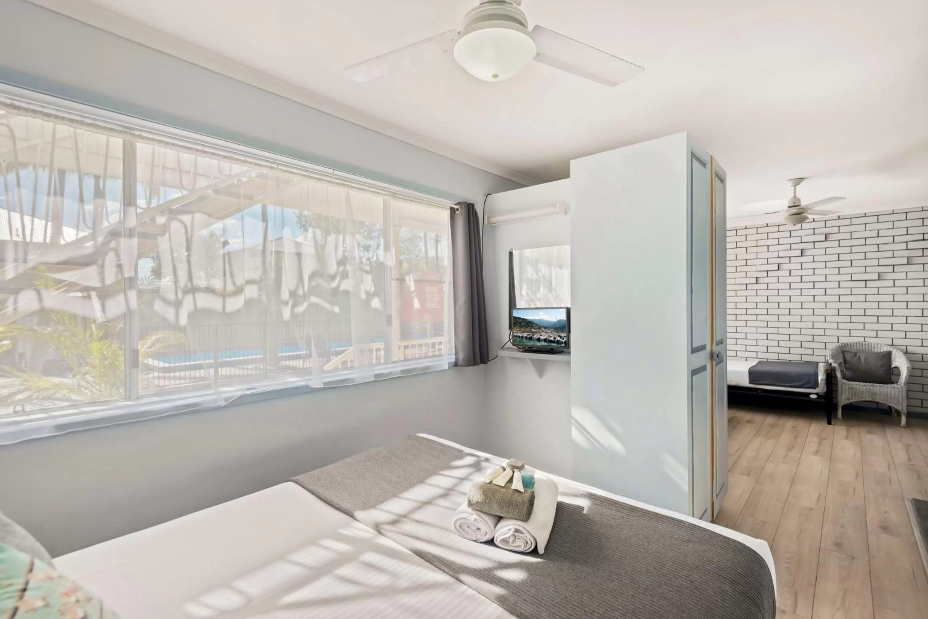 Photo of the whole room, Bed in Pacific Motor Inn