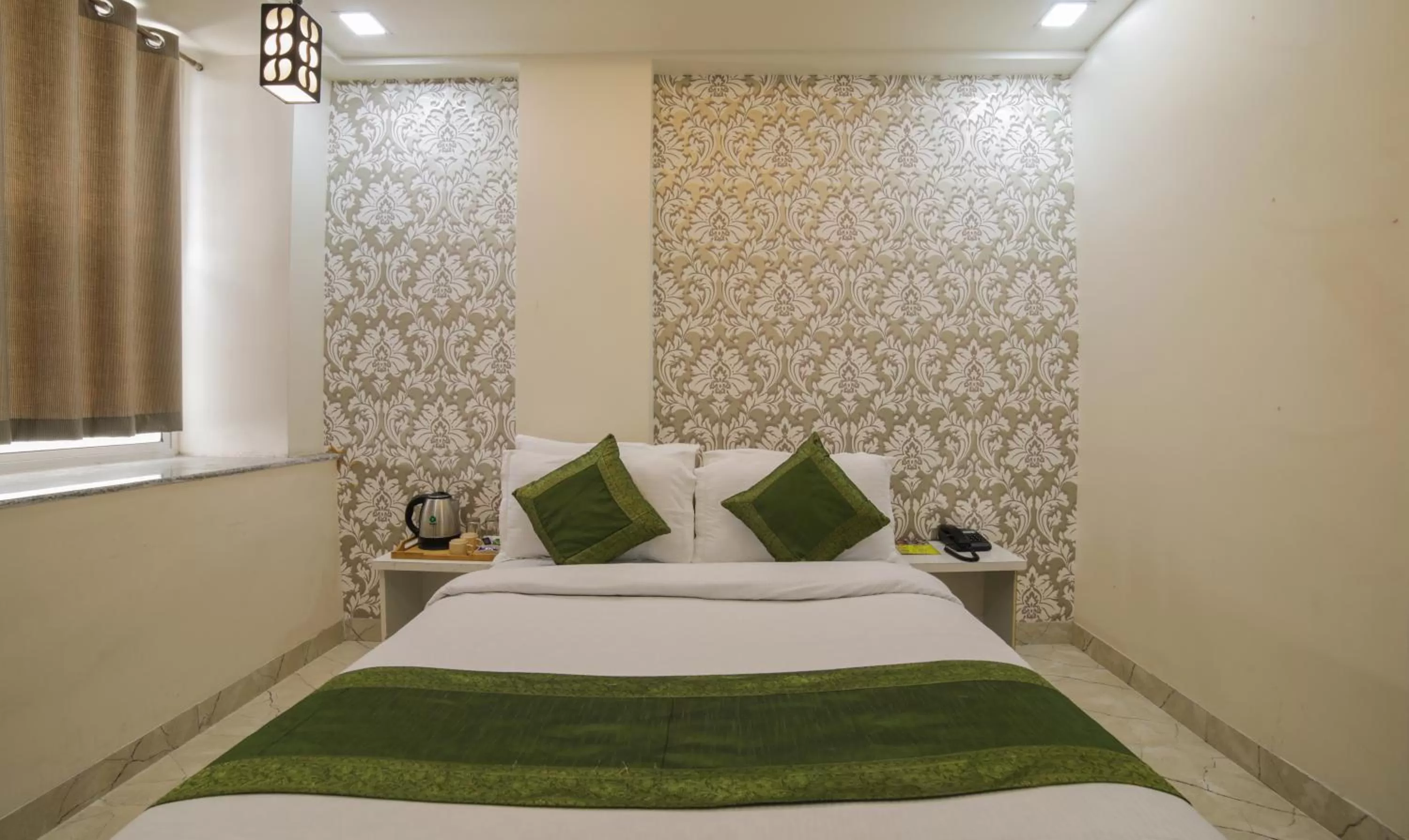 Bedroom, Bed in Itsy Hotels Le Clover