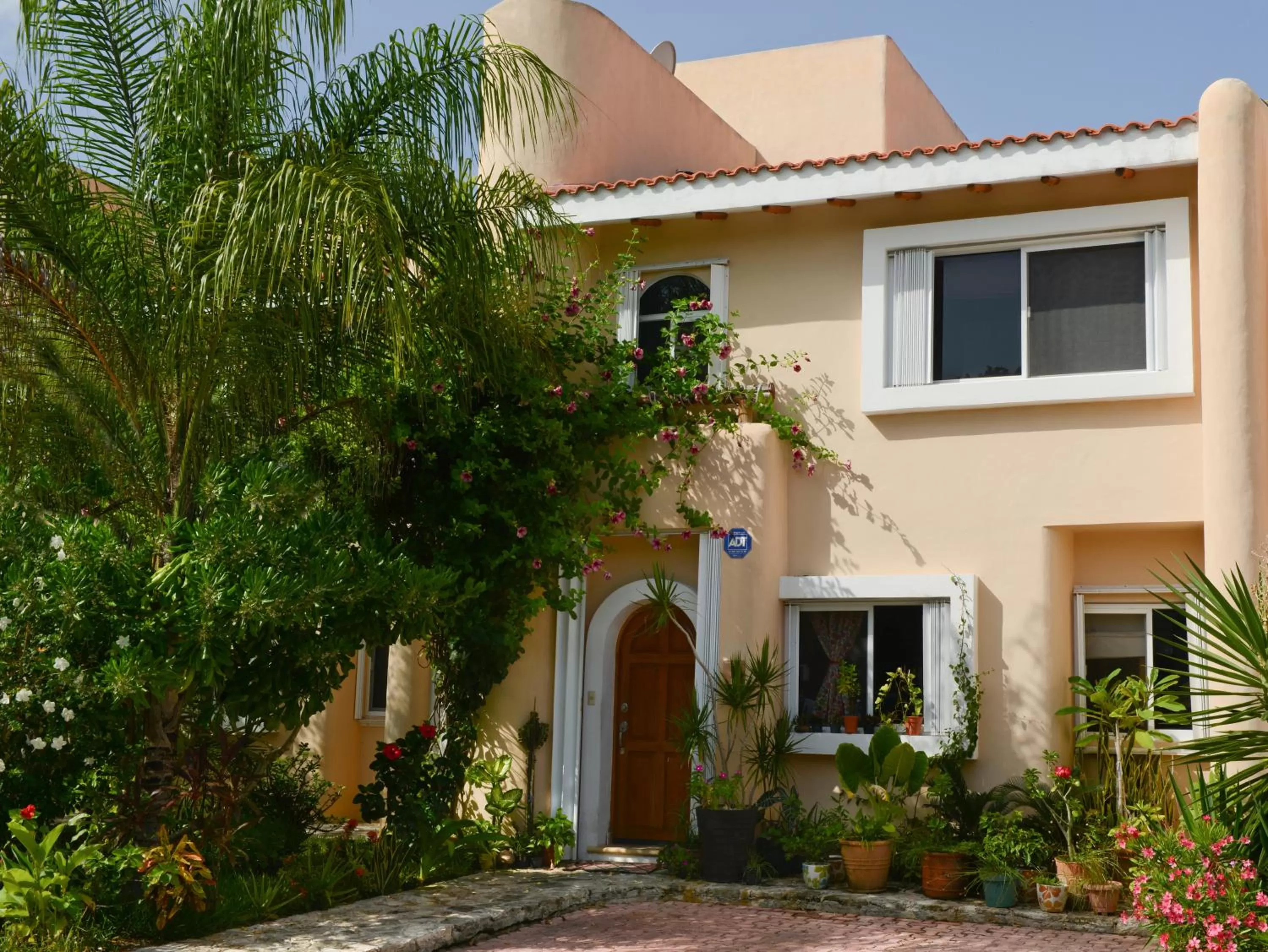 Facade/entrance, Property Building in B&B Mom's House