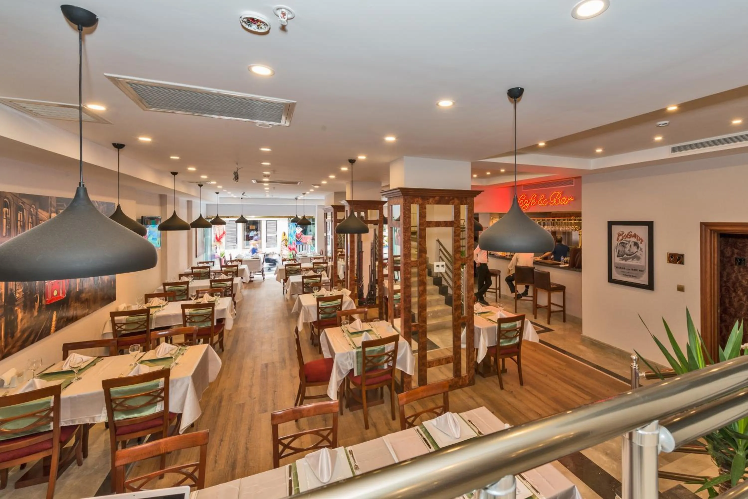 Restaurant/places to eat in Glorious Hotel