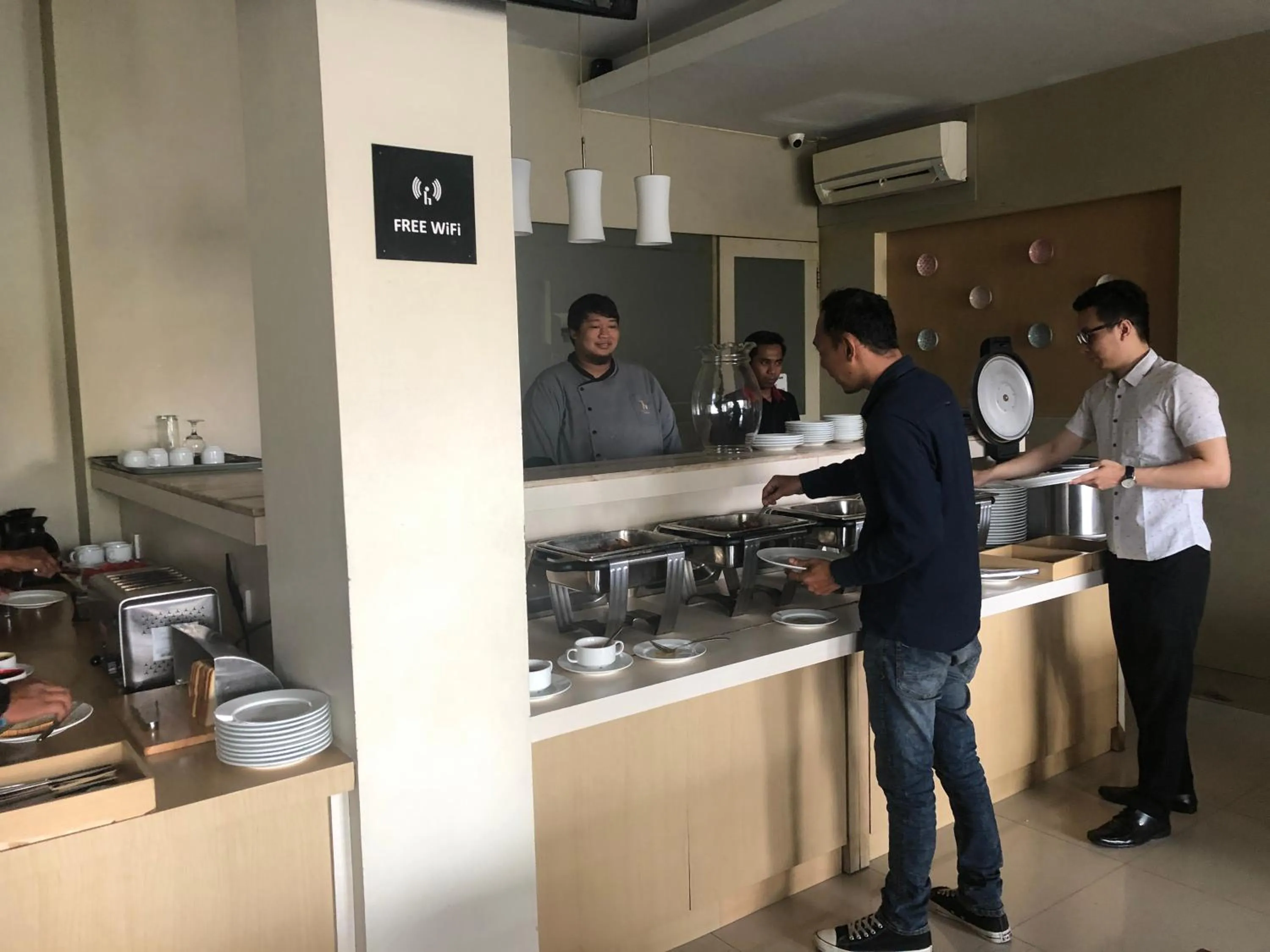 Breakfast in Harlys Residence