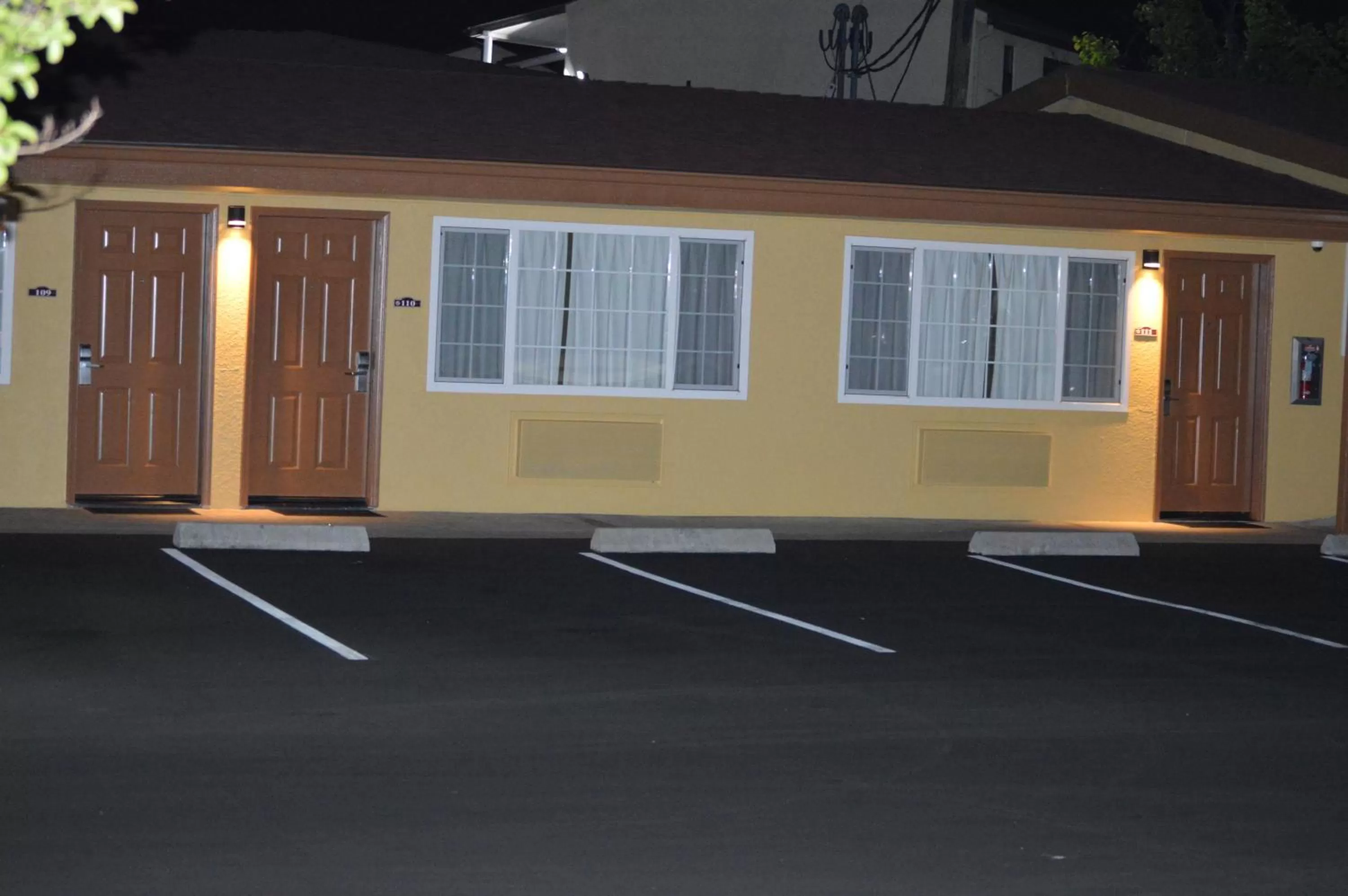 Facade/entrance in Budget Inn