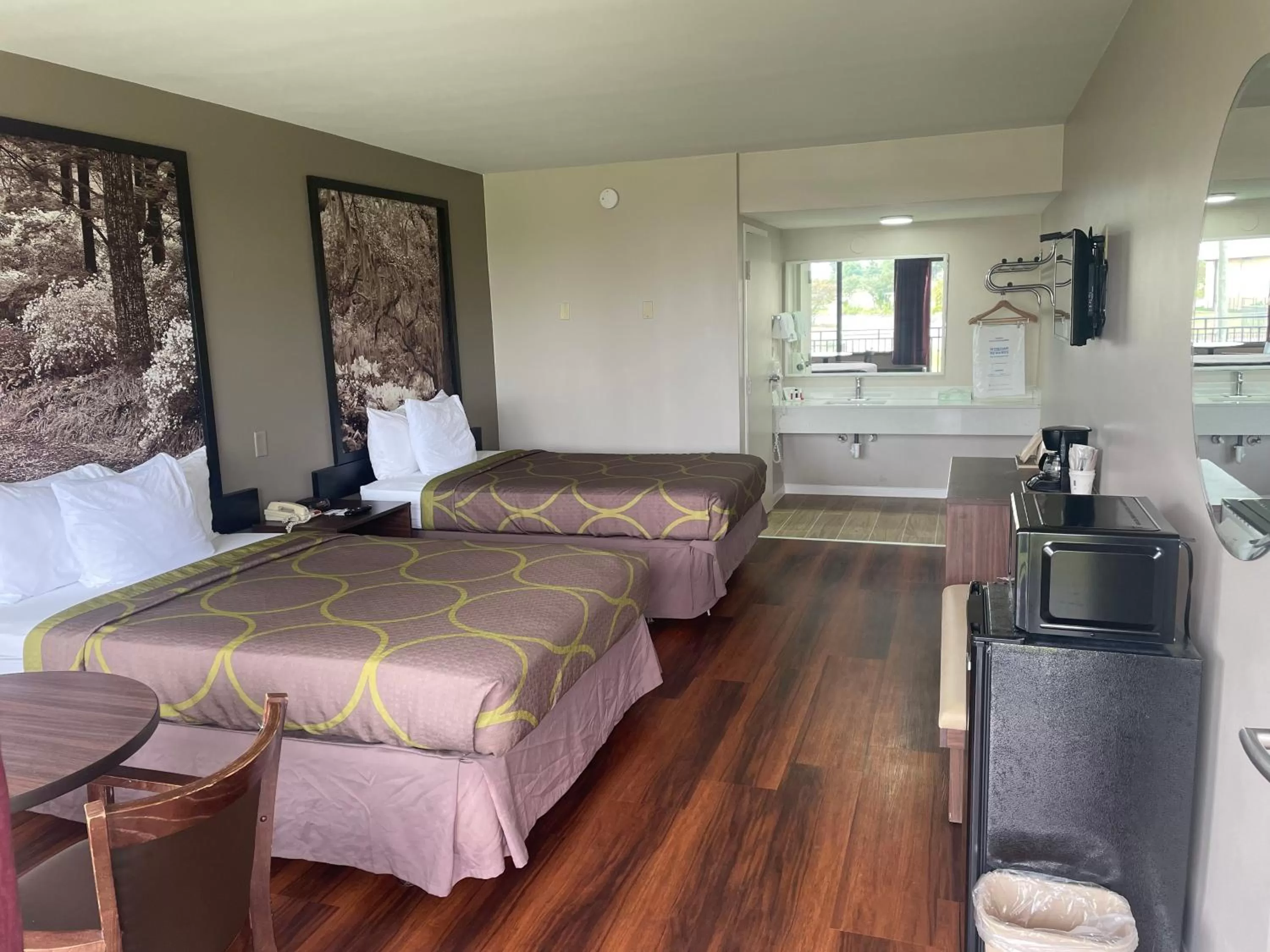 Swimming pool, Bed in Super 8 by Wyndham Valdosta Mall