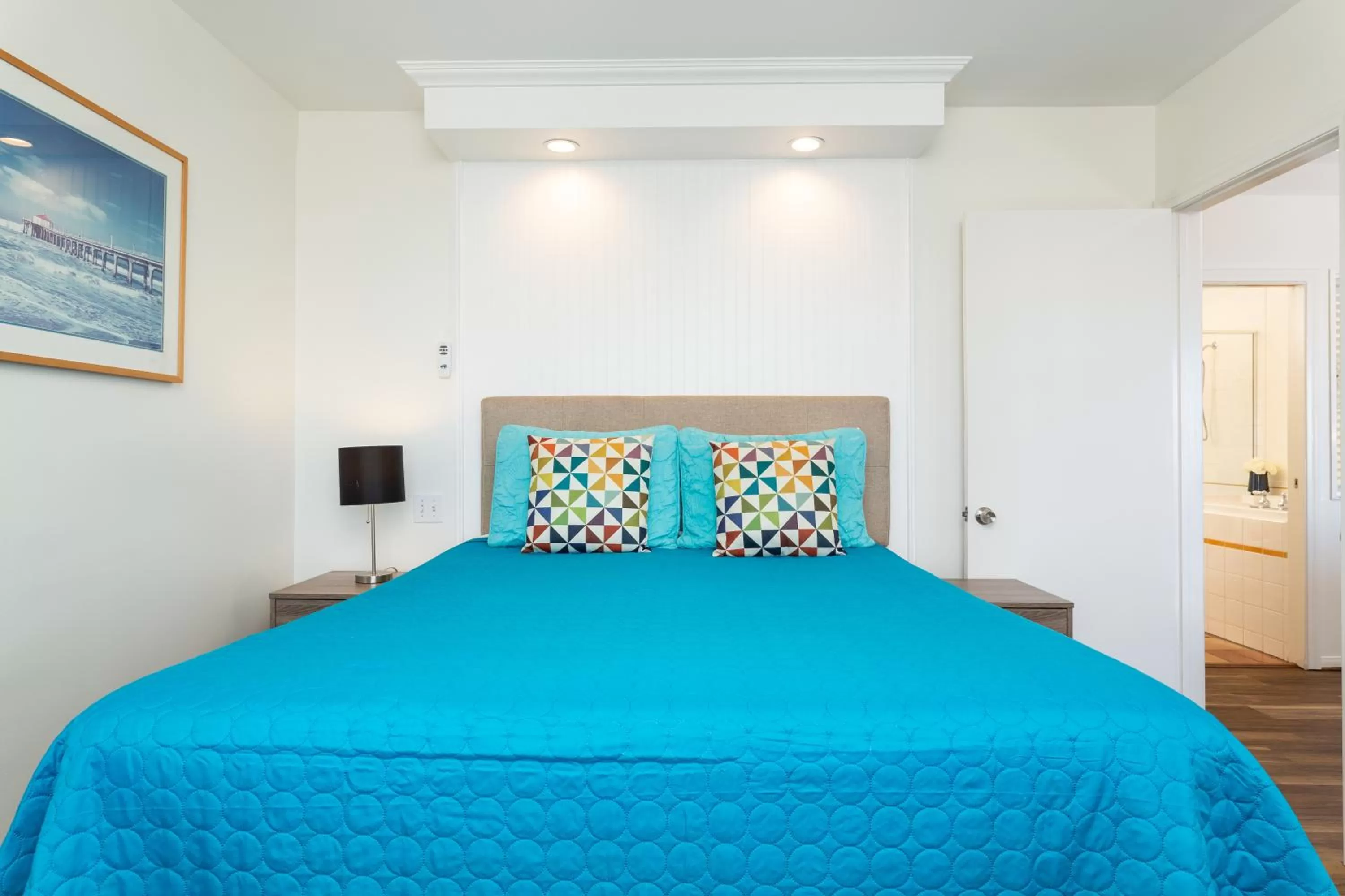 Photo of the whole room, Bed in The Sea View Inn At The Beach